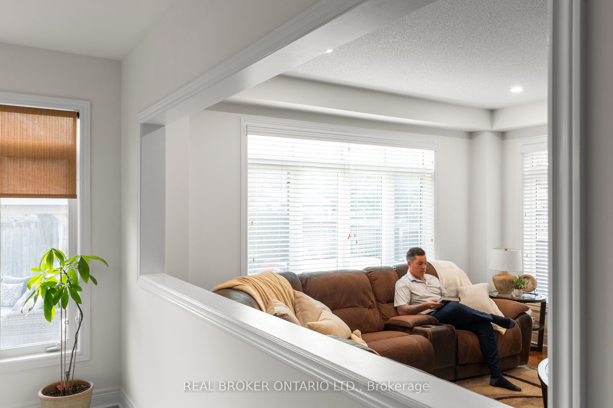 33 Royal Park Boulevard Property Photo 15