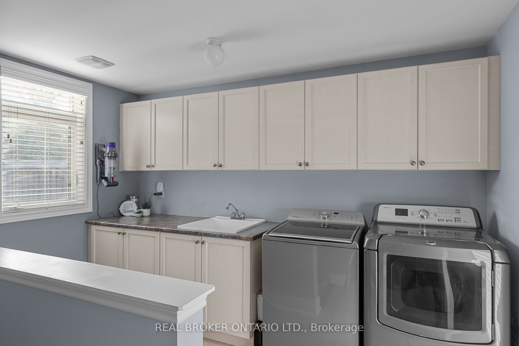 33 Royal Park Boulevard Property Photo 19