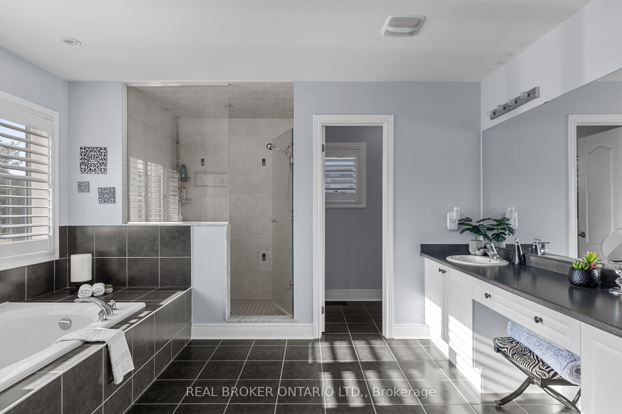 33 Royal Park Boulevard Property Photo 26