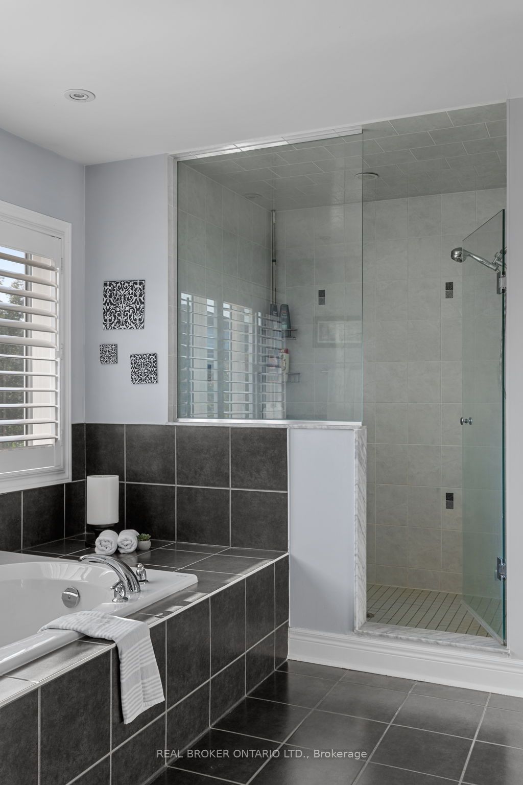 33 Royal Park Boulevard Property Photo 28