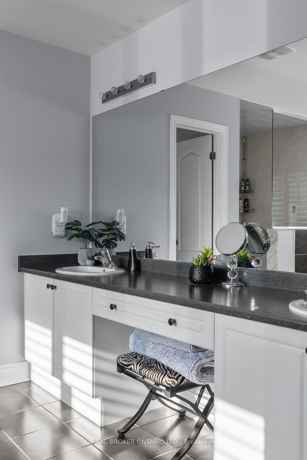 33 Royal Park Boulevard Property Photo 29