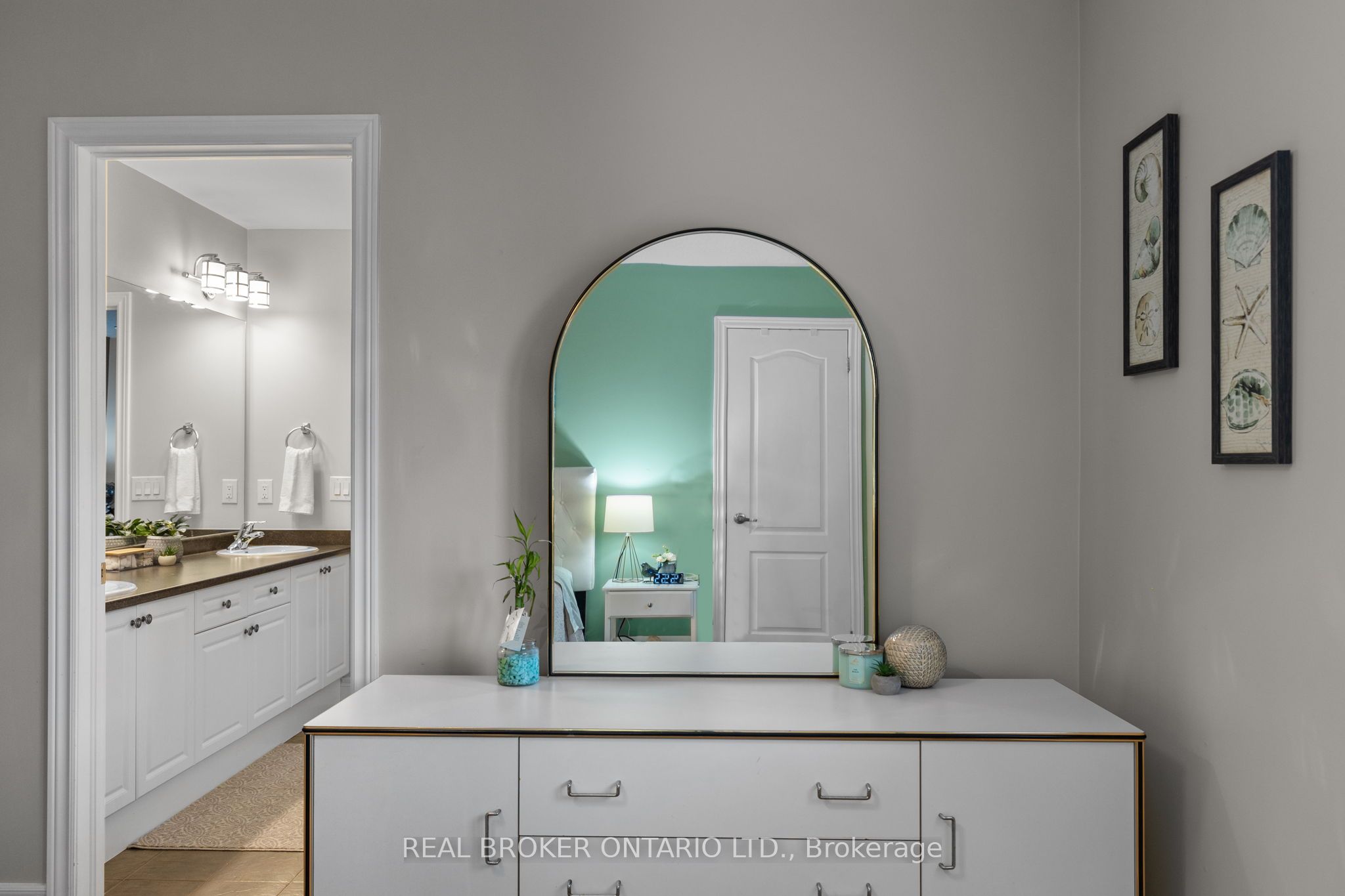 33 Royal Park Boulevard Property Photo 37