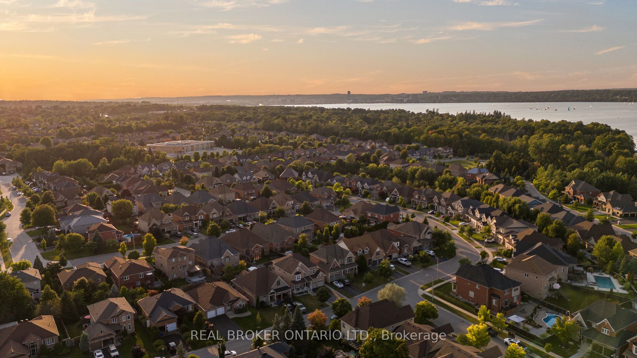 33 Royal Park Boulevard Property Photo 48