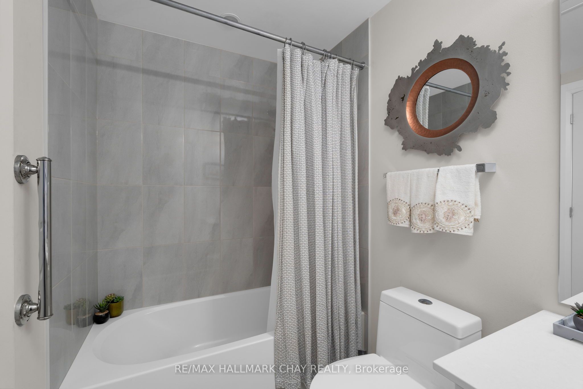 54 Koda Street 401 Property Photo 16
