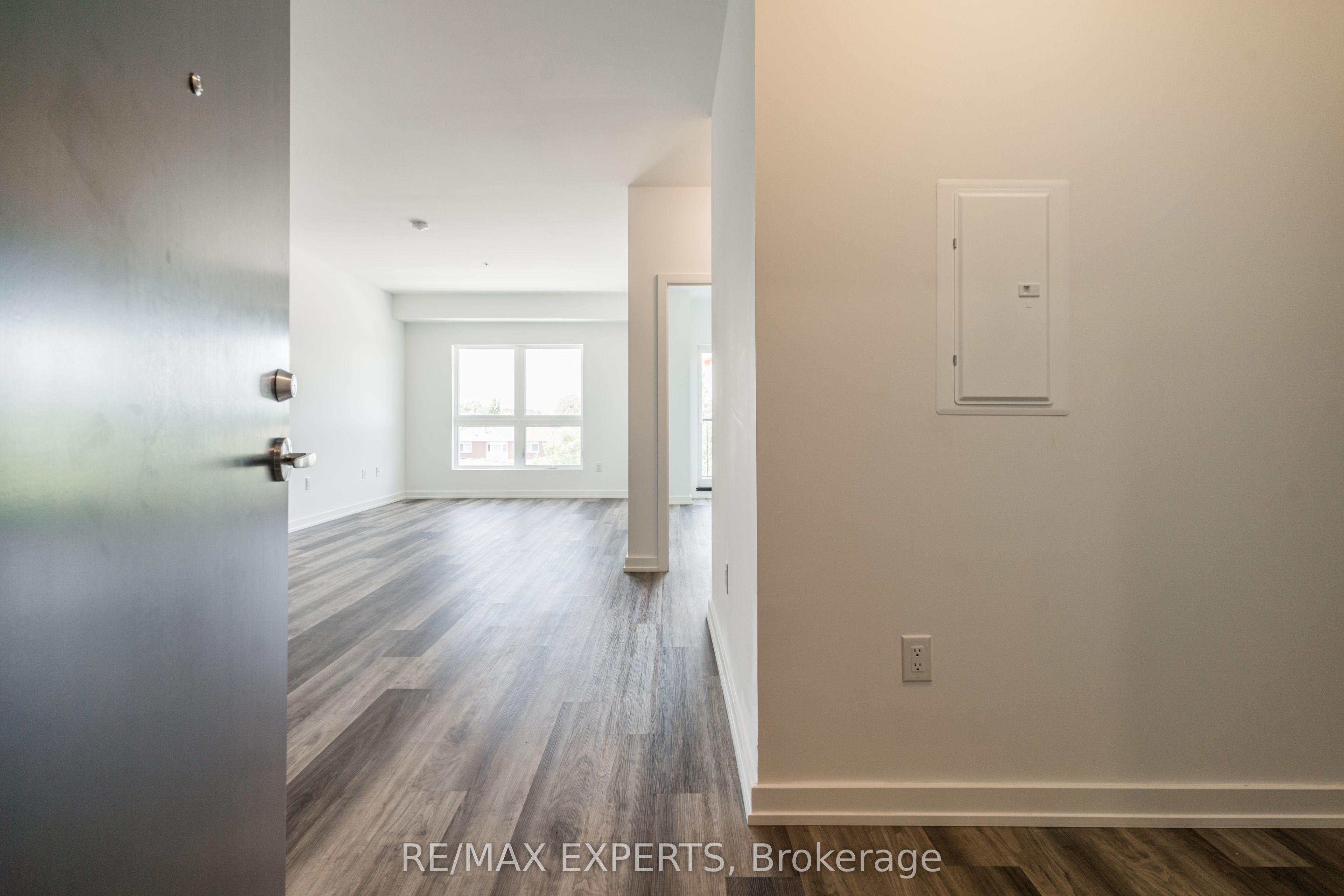 #307 - 430 Essa Road Property Photo 2
