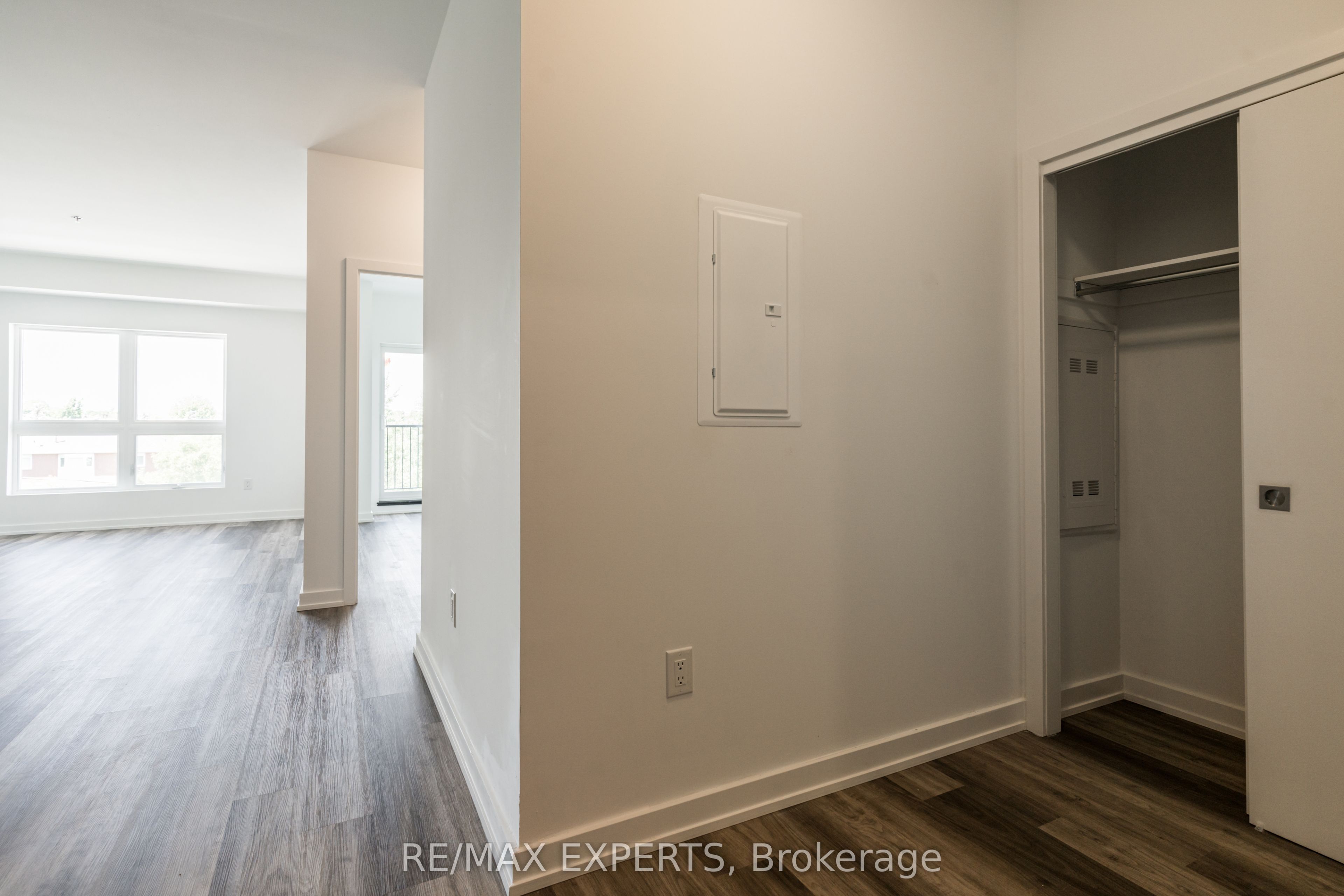 #307 - 430 Essa Road Property Photo 3