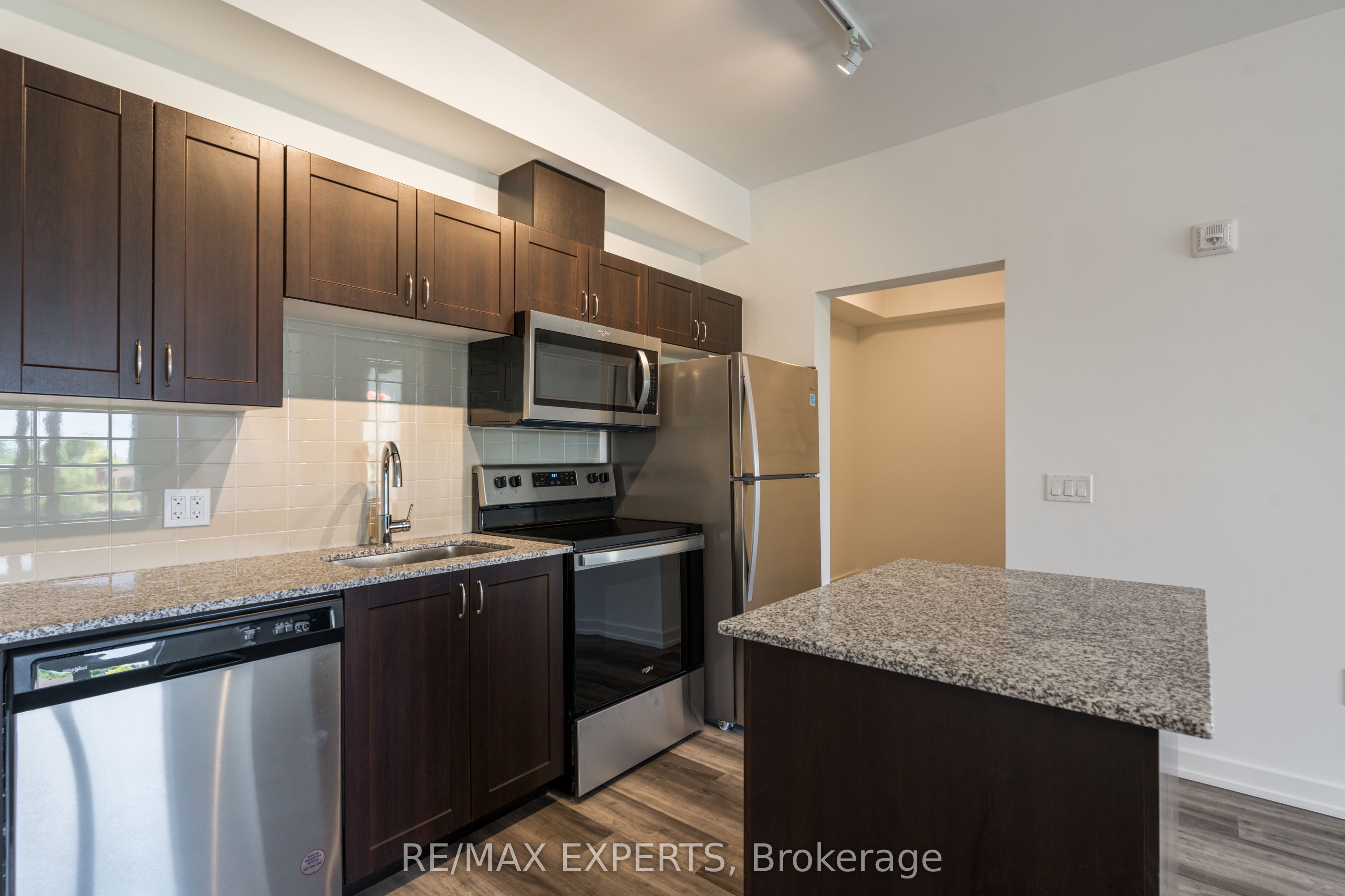 #307 - 430 Essa Road Property Photo 4