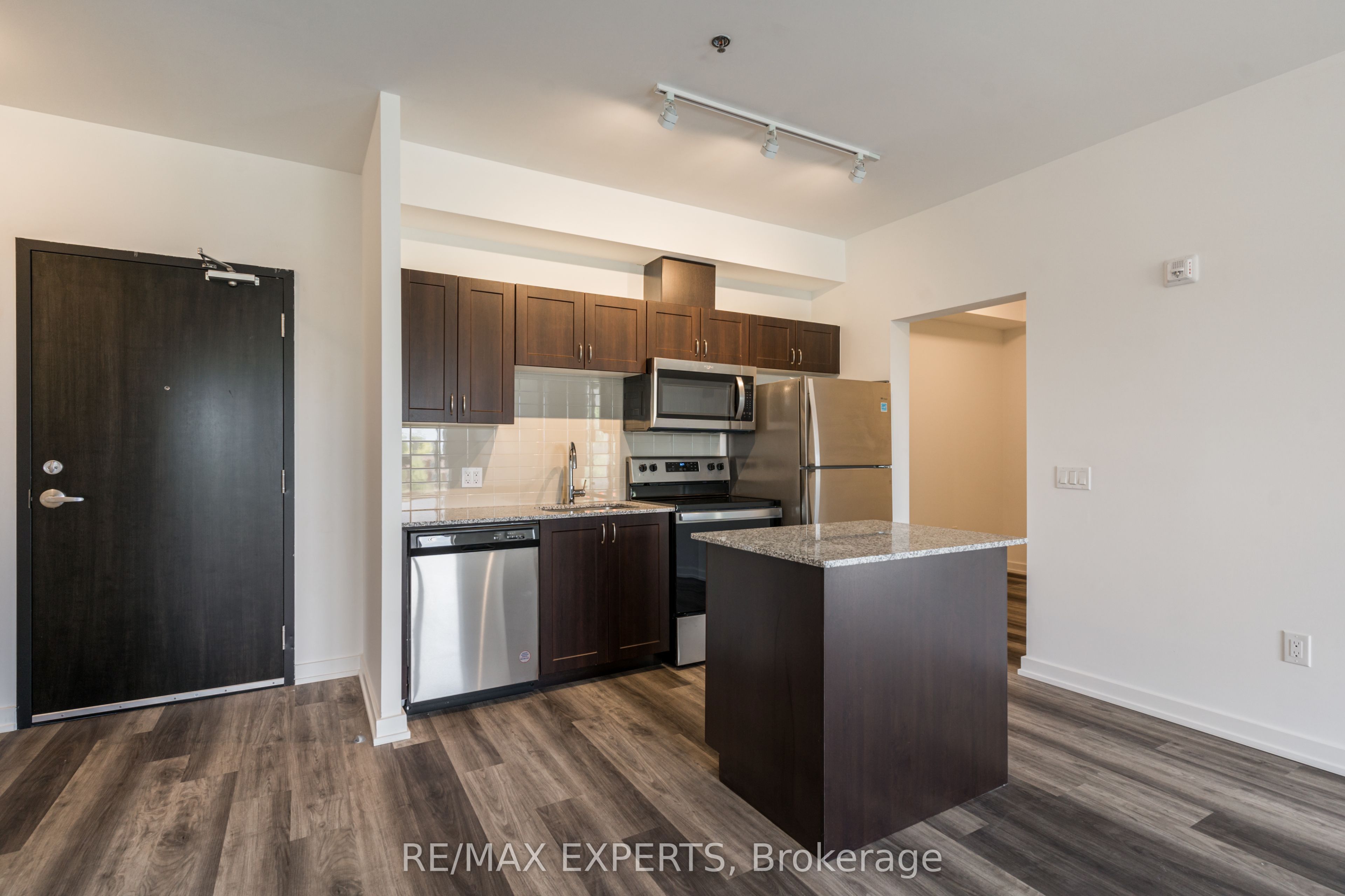 #307 - 430 Essa Road Property Photo 5