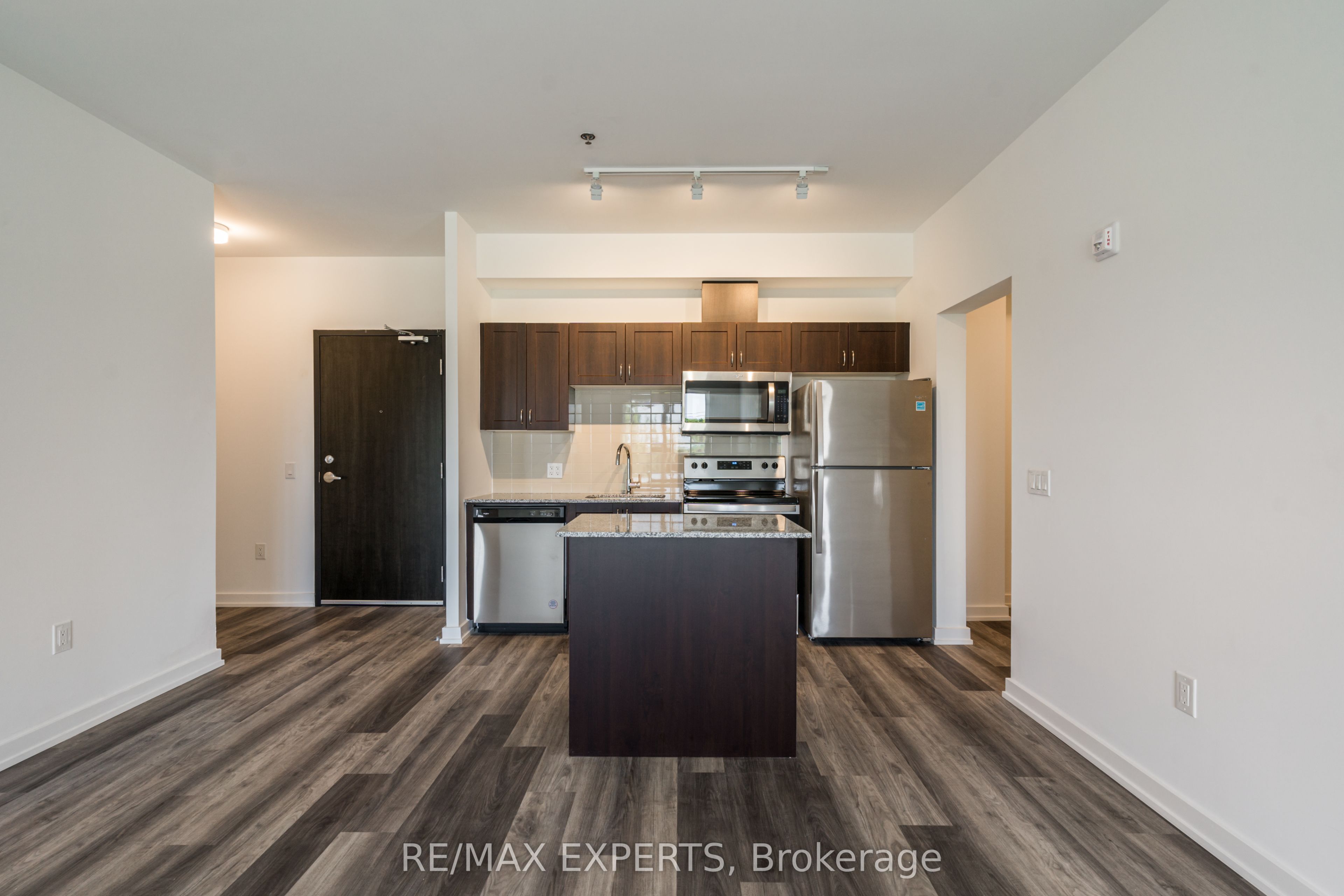 #307 - 430 Essa Road Property Photo 6