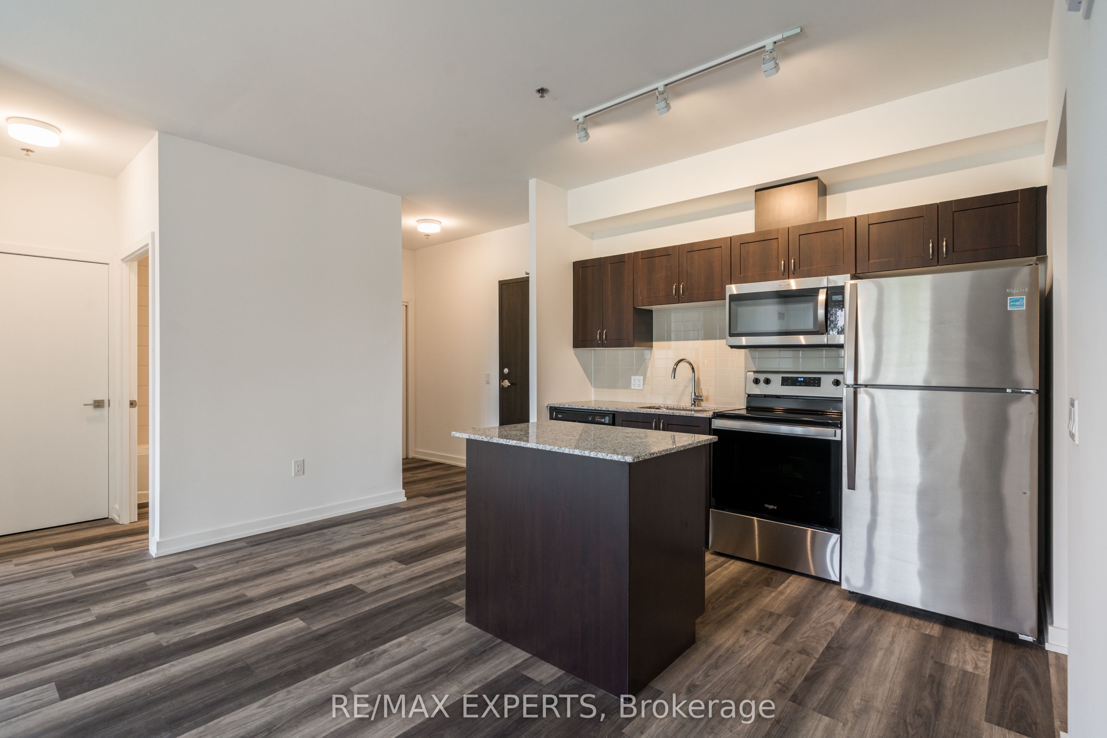 #307 - 430 Essa Road Property Photo 7