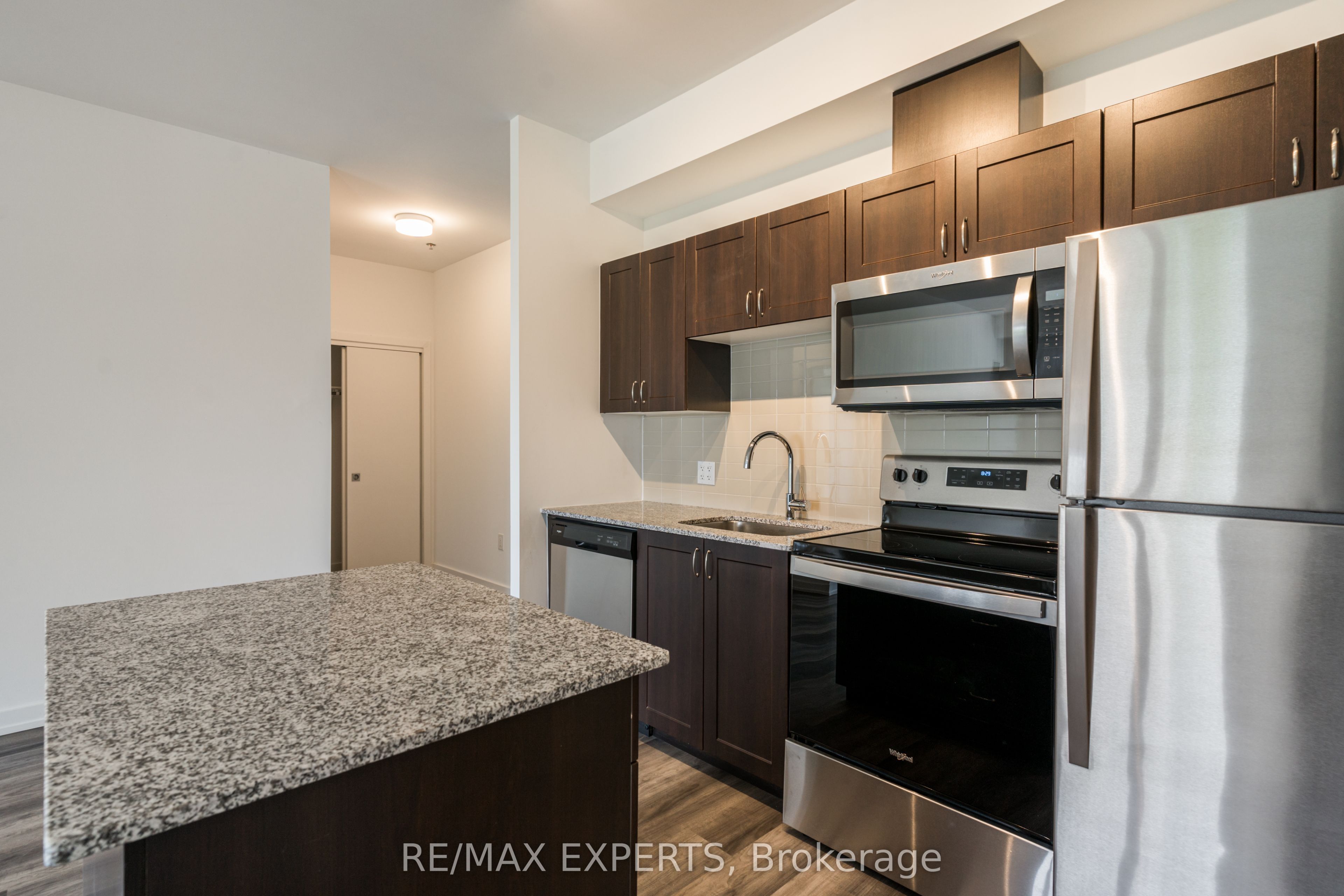 #307 - 430 Essa Road Property Photo 8