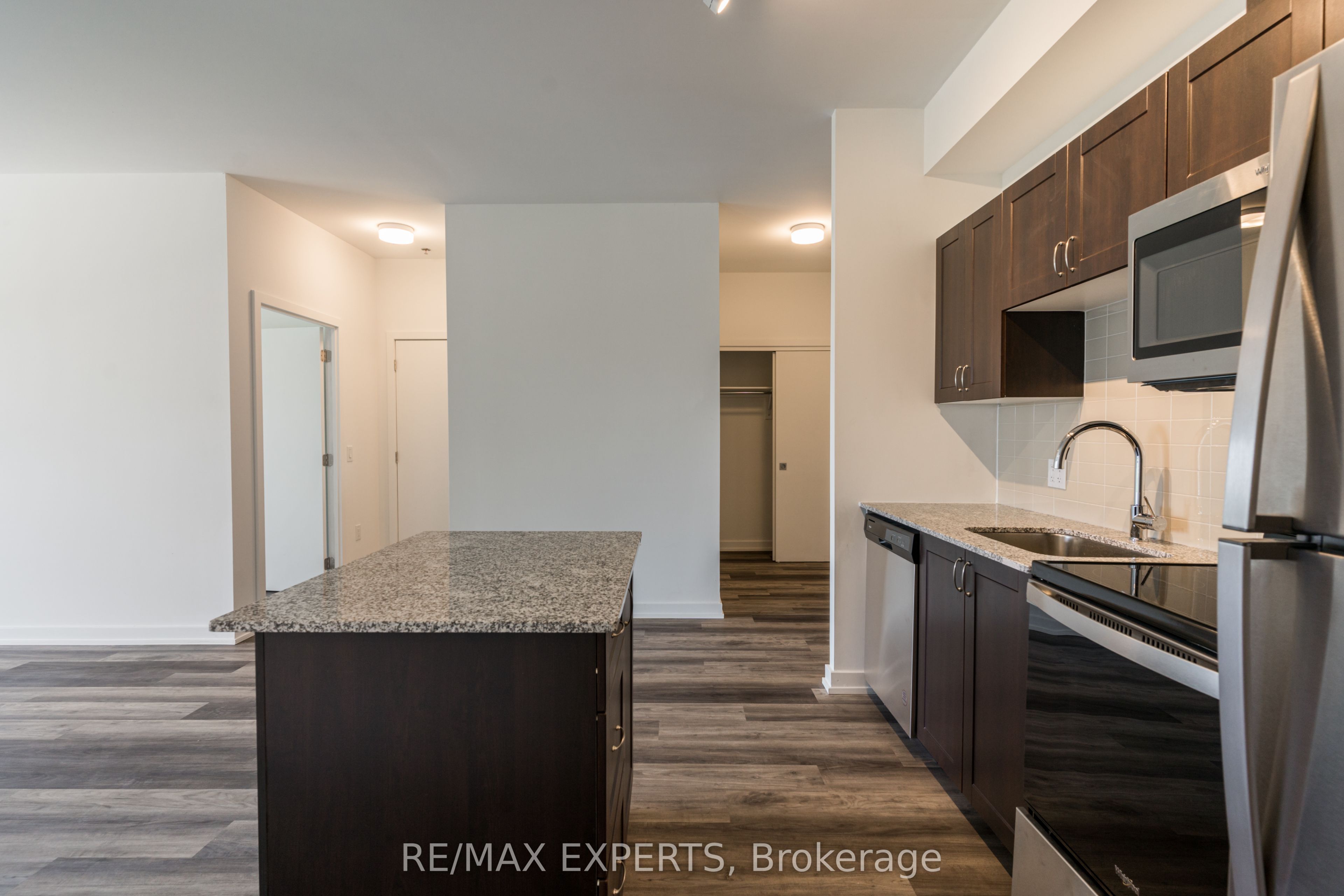 #307 - 430 Essa Road Property Photo 9