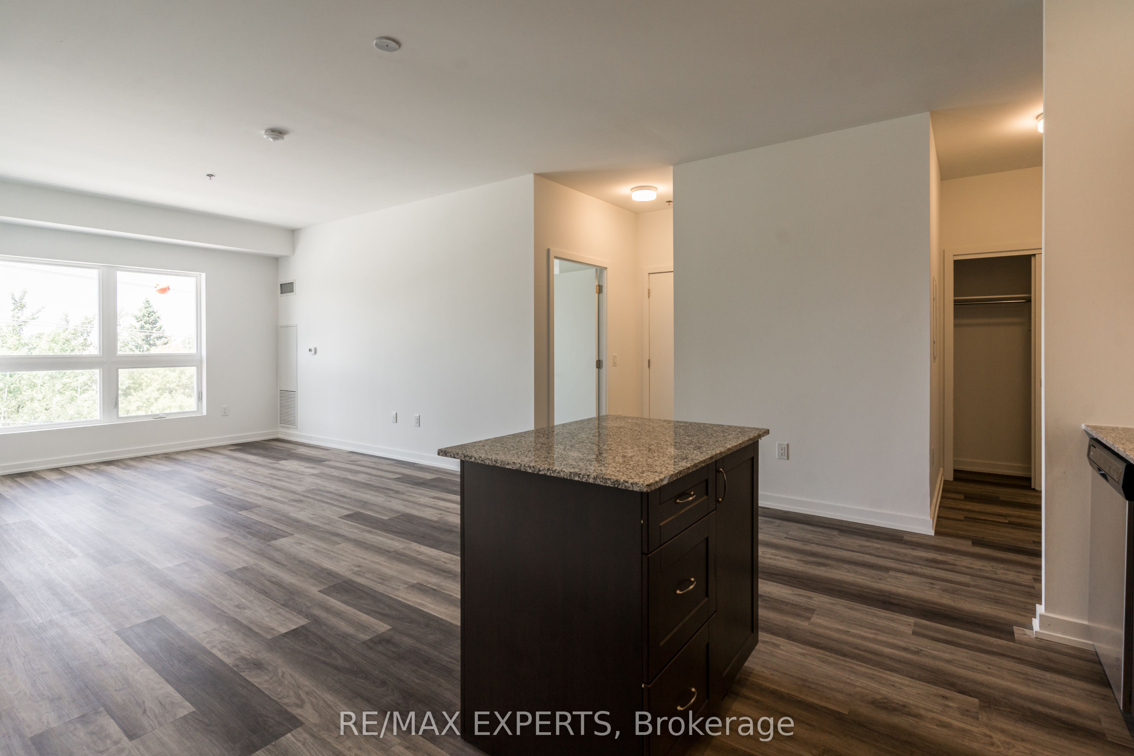 #307 - 430 Essa Road Property Photo 10
