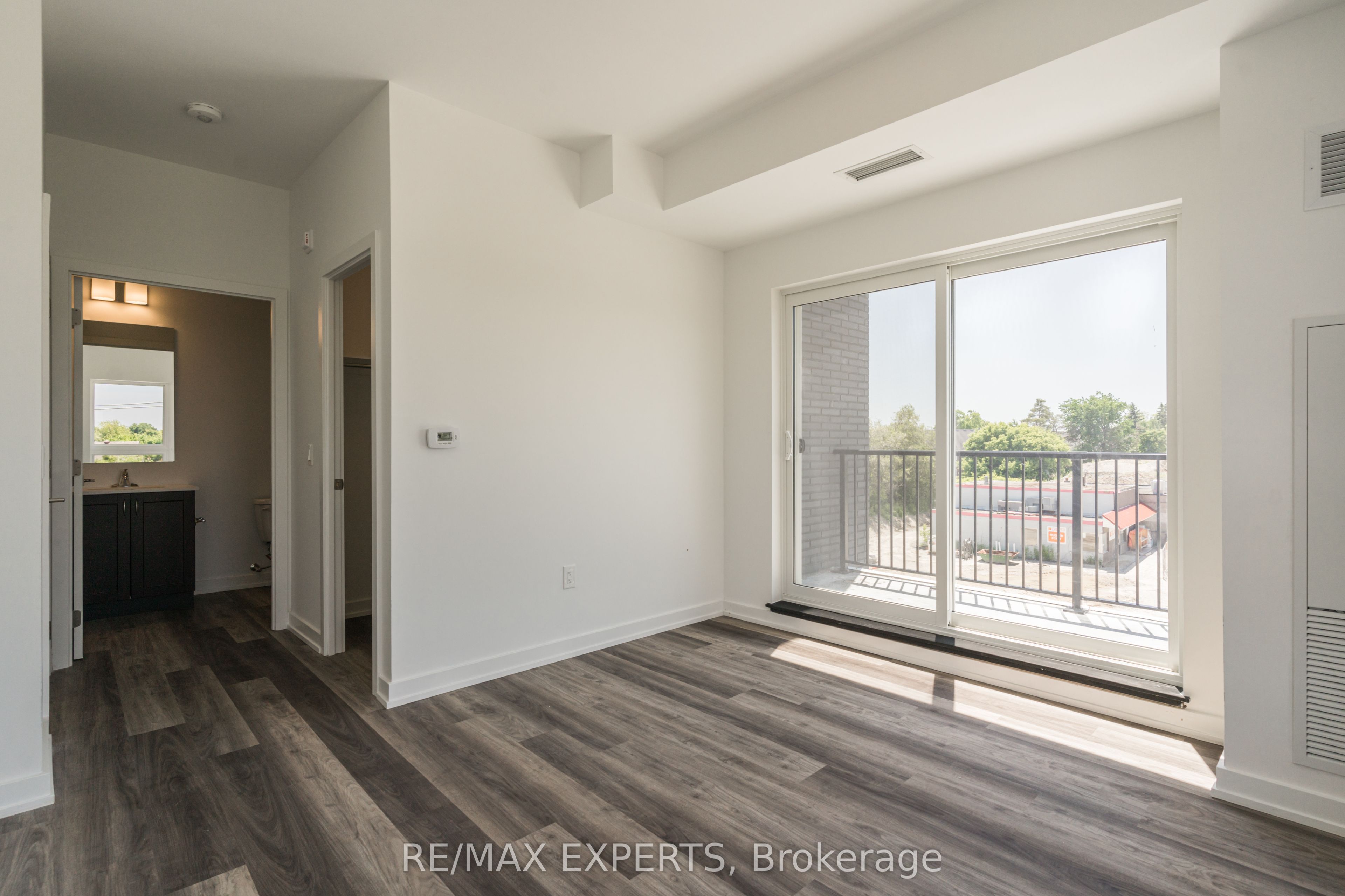 #307 - 430 Essa Road Property Photo 32