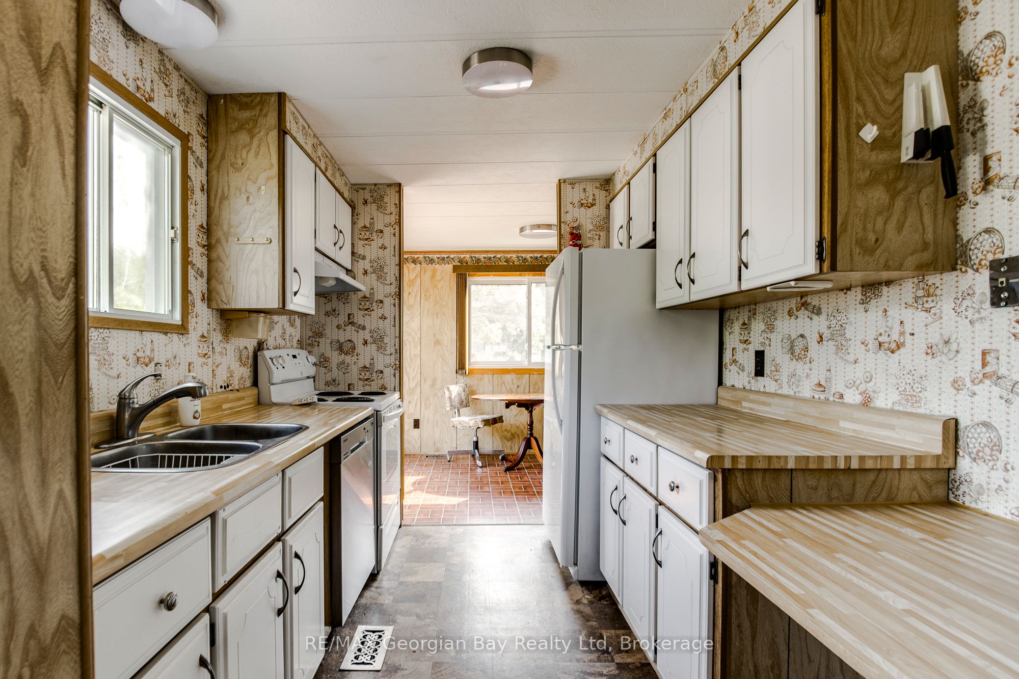 5263 Elliott Side Road 58 Property Photo 3