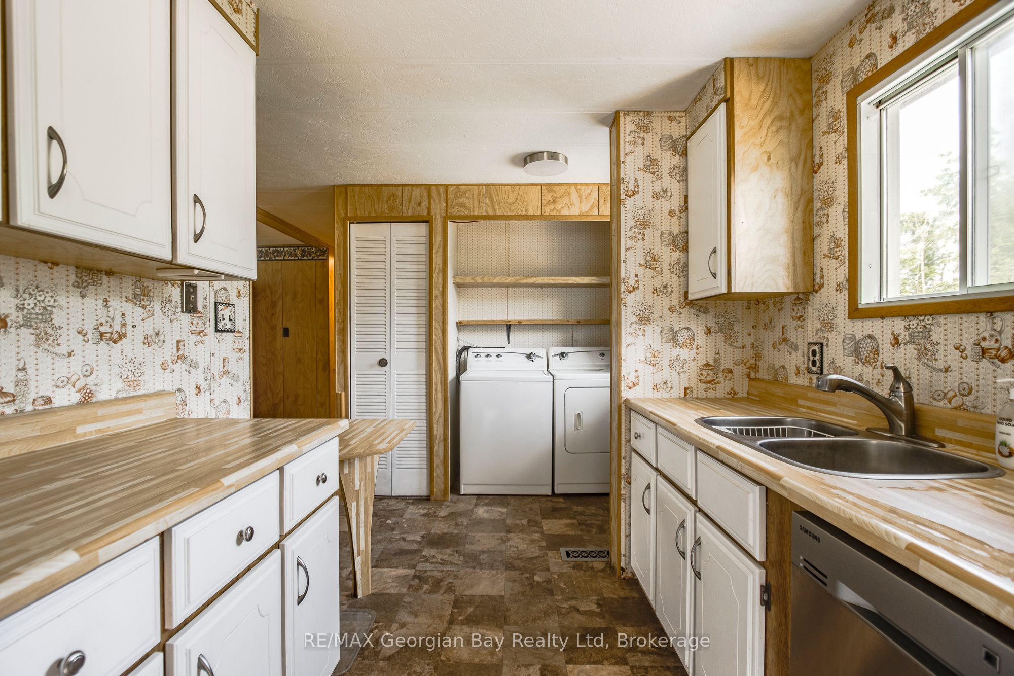 5263 Elliott Side Road 58 Property Photo 4