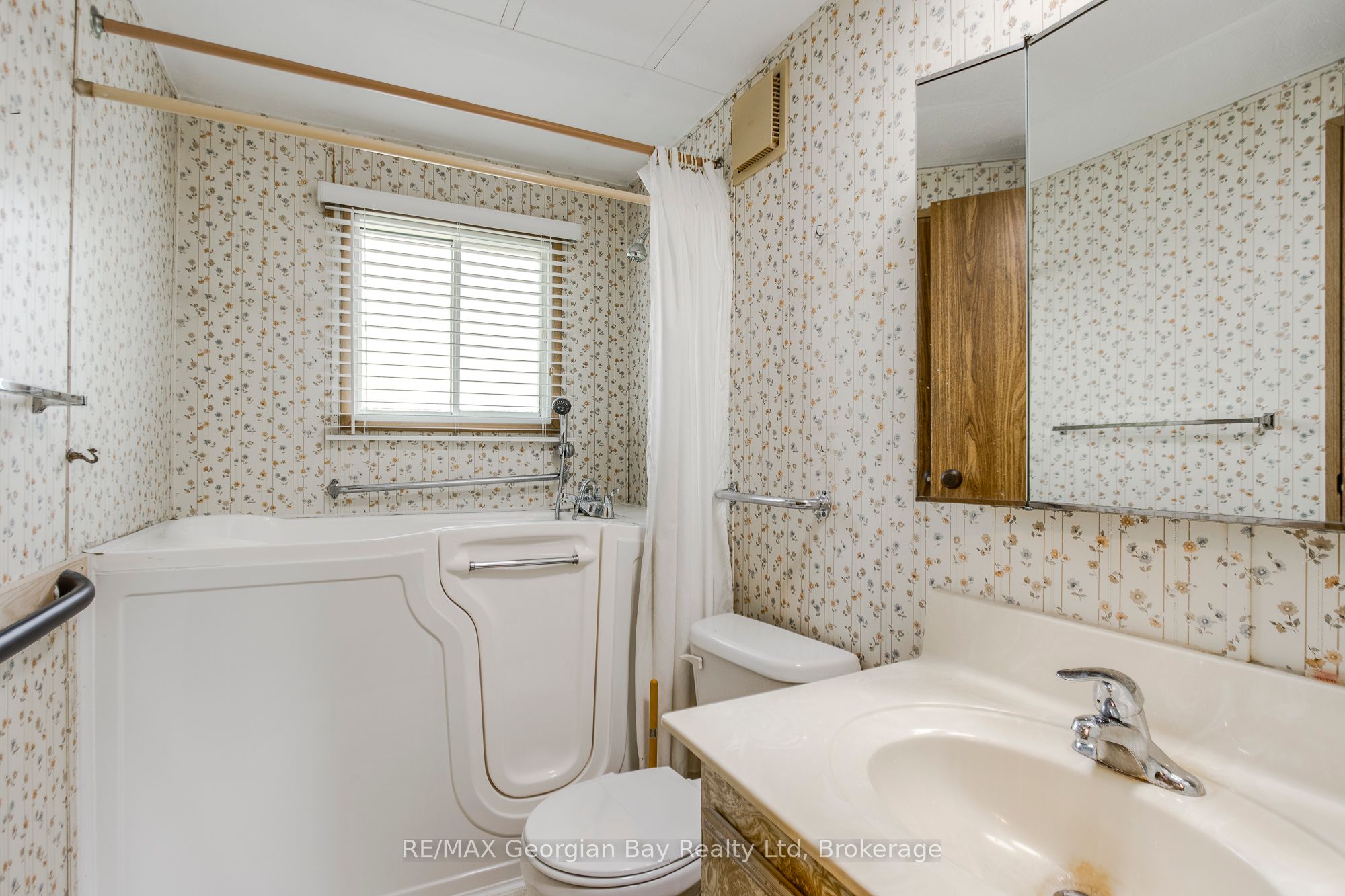 5263 Elliott Side Road 58 Property Photo 10