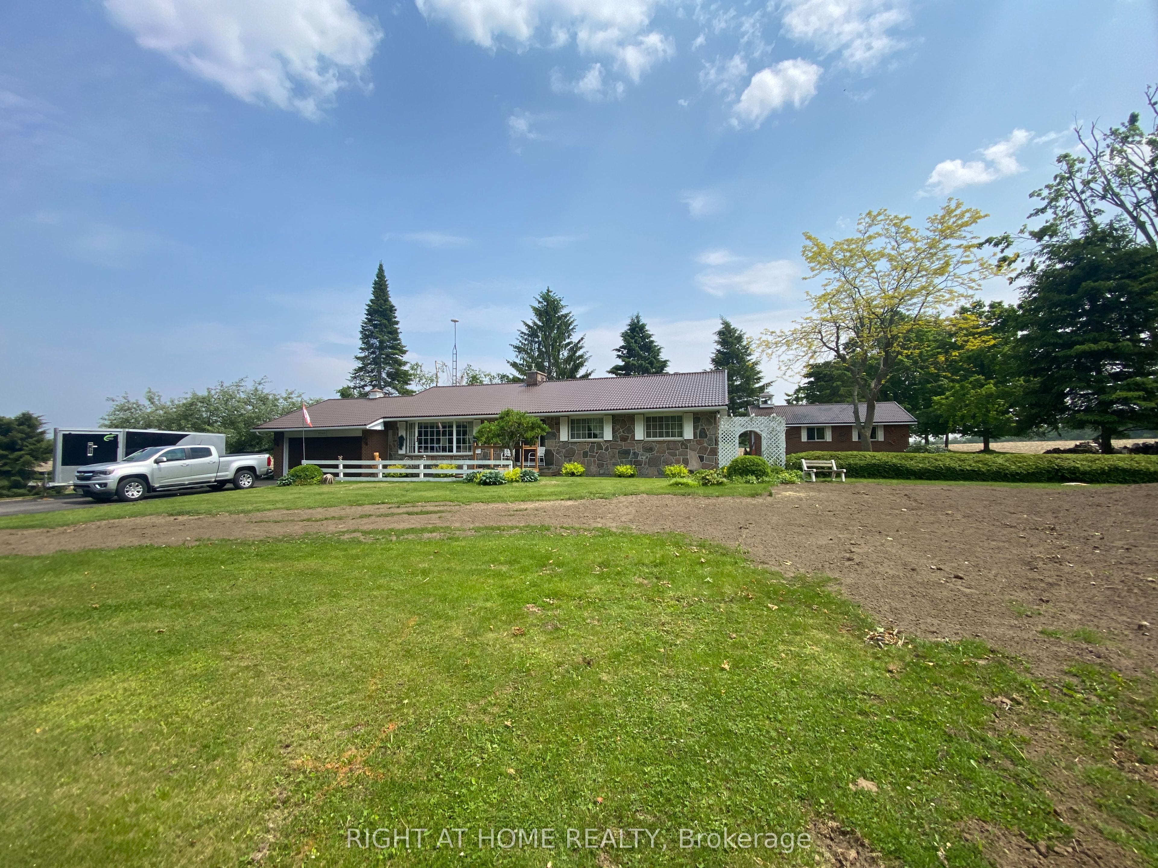 978 15/16 Sideroad Property Photo 1