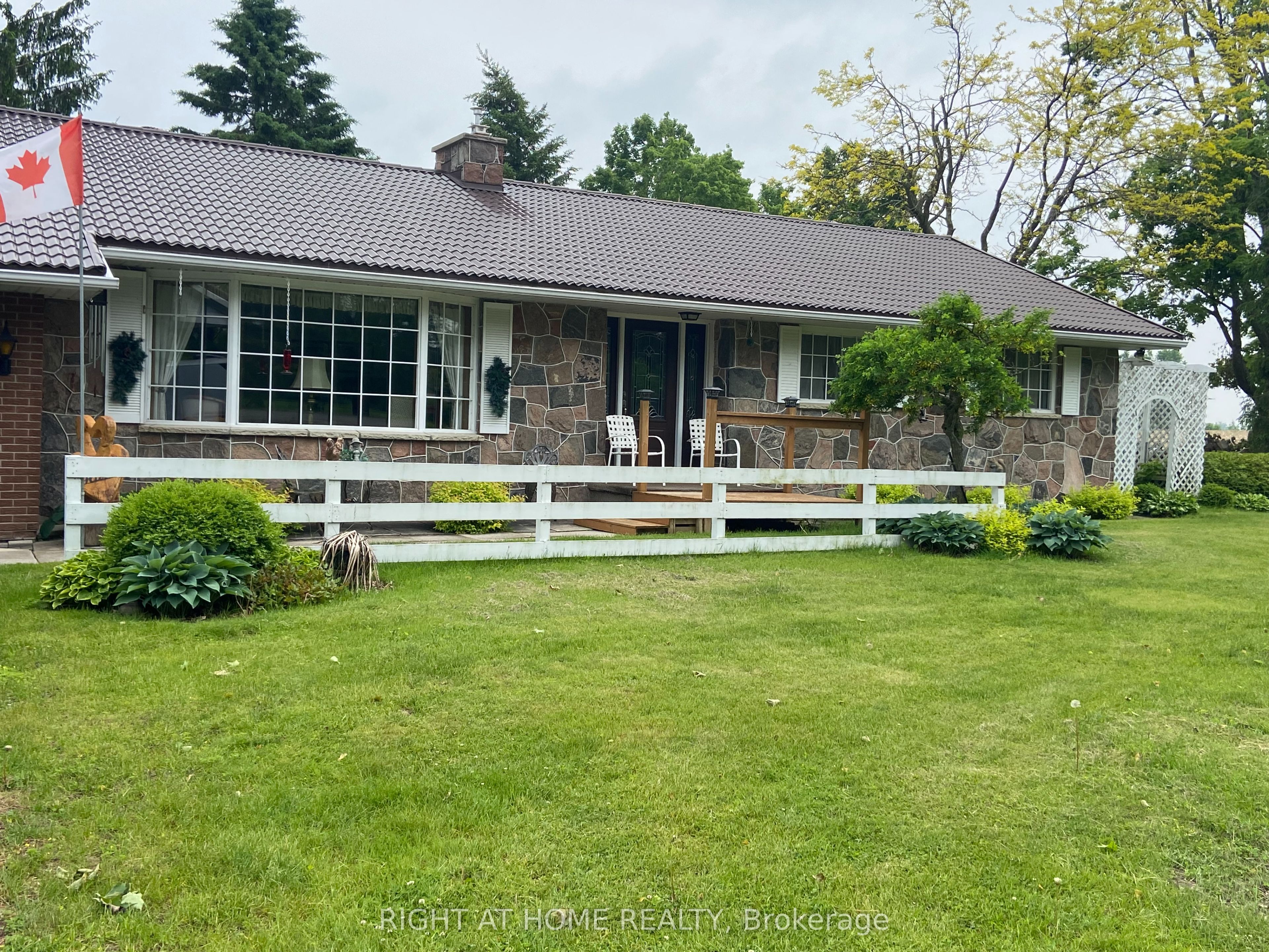 978 15/16 Sideroad Property Photo 2
