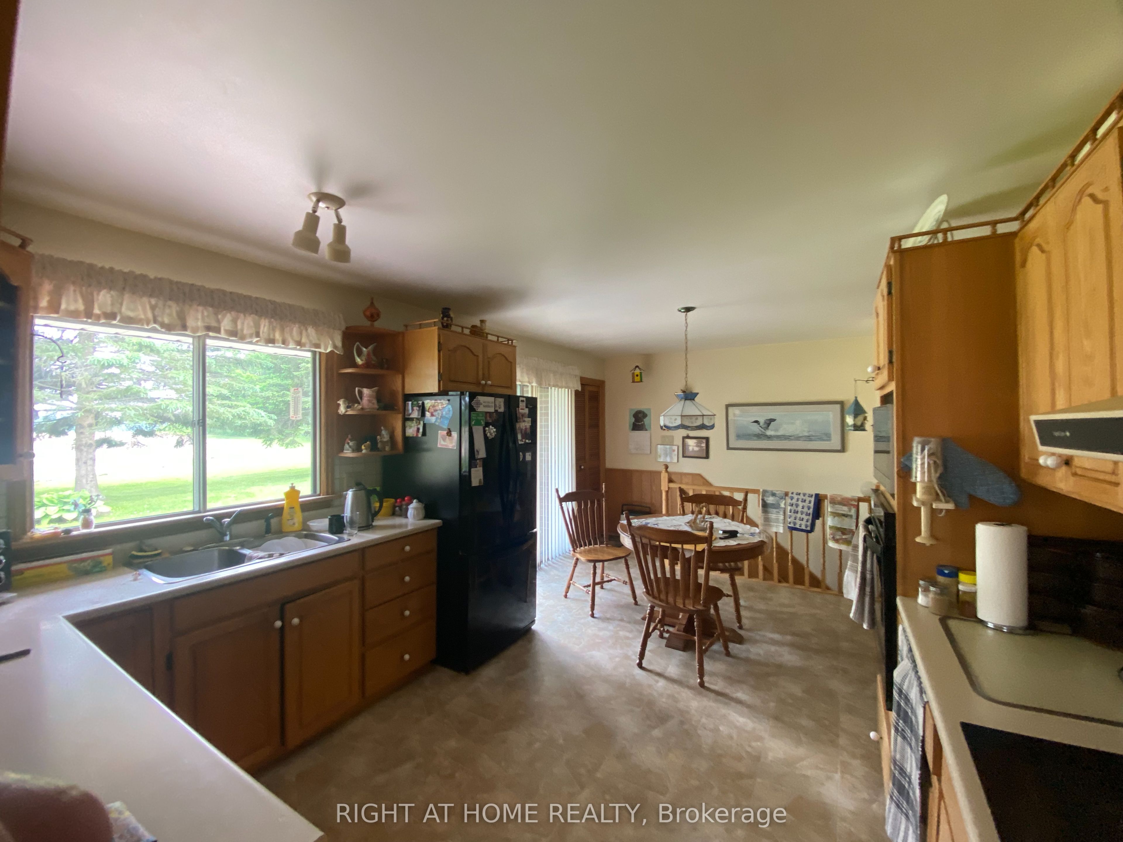 978 15/16 Sideroad Property Photo 4