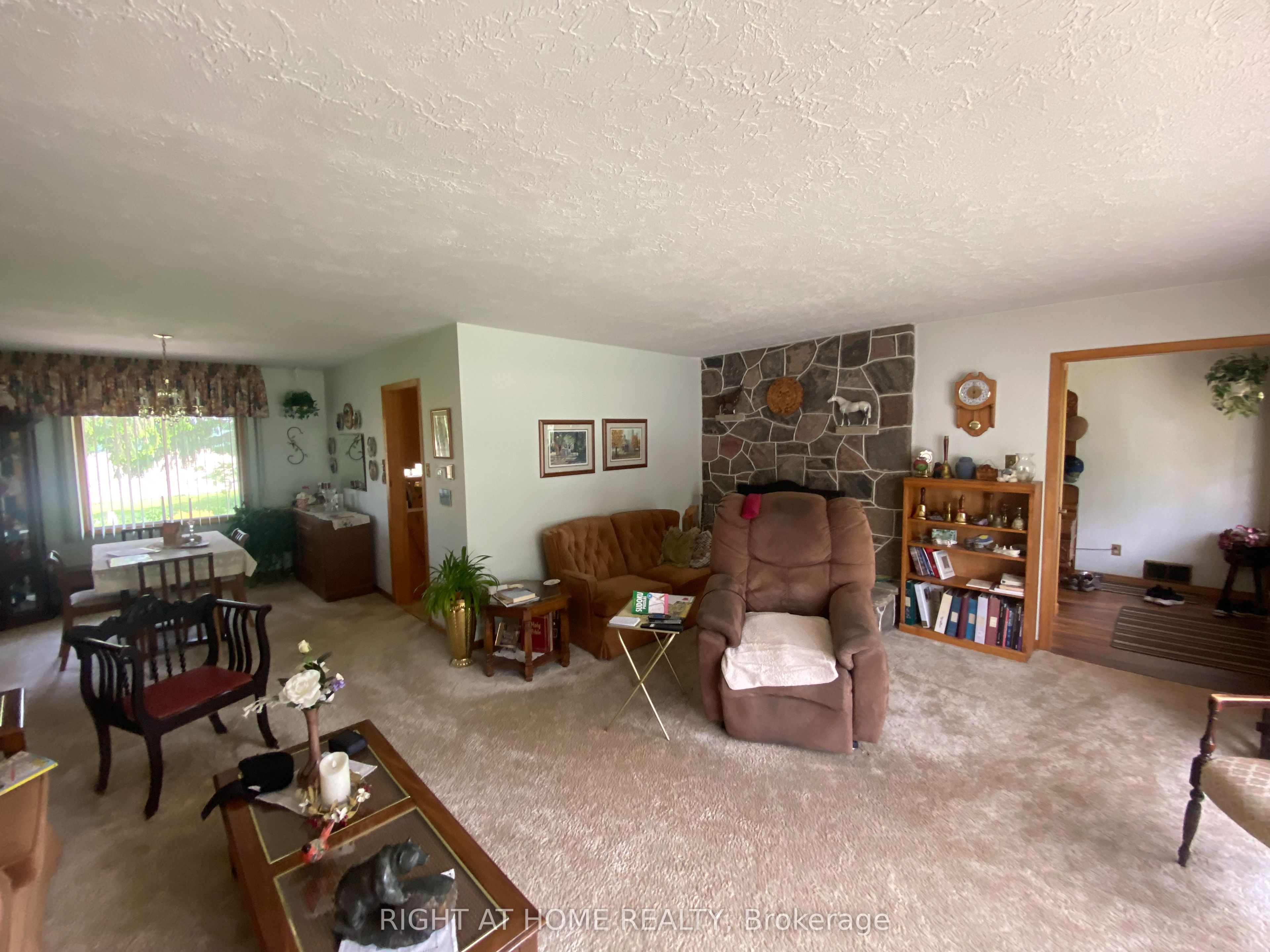 978 15/16 Sideroad Property Photo 15