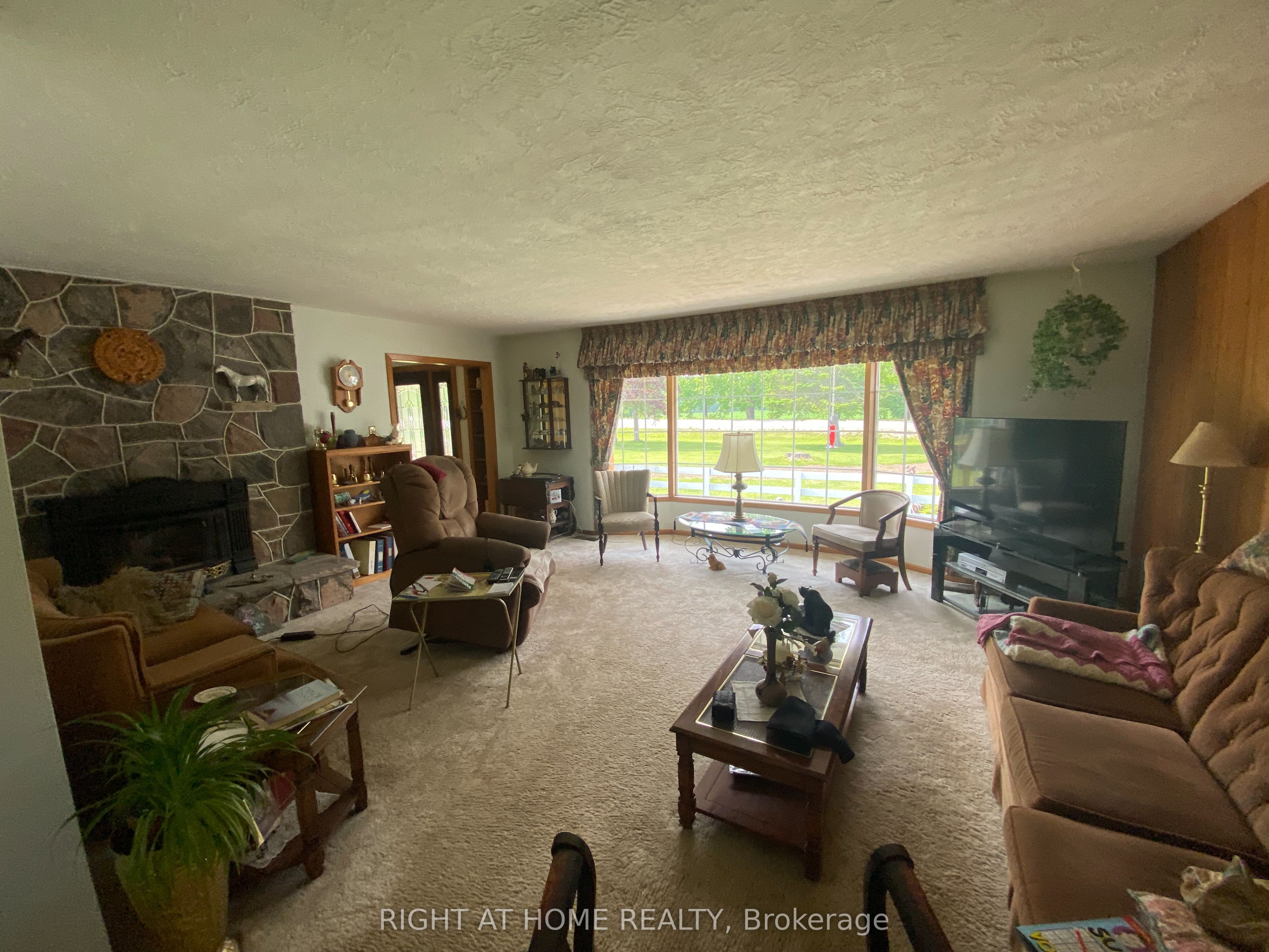 978 15/16 Sideroad Property Photo 17