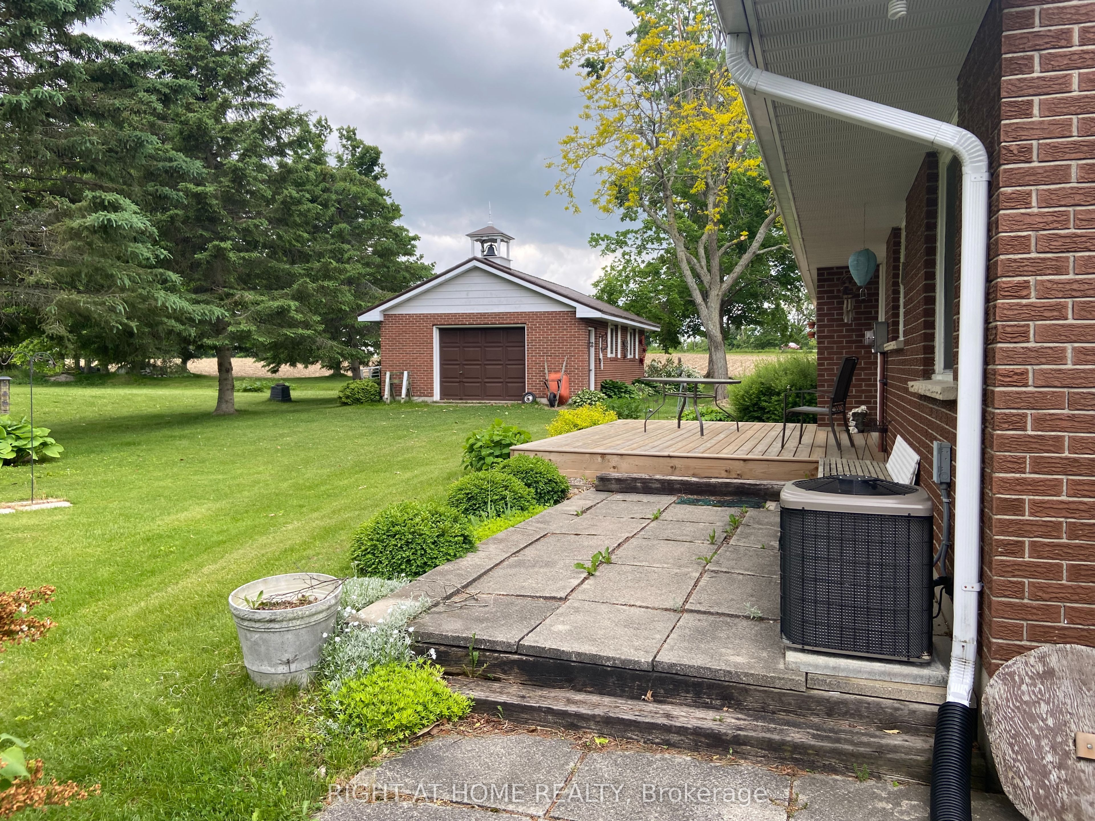 978 15/16 Sideroad Property Photo 27