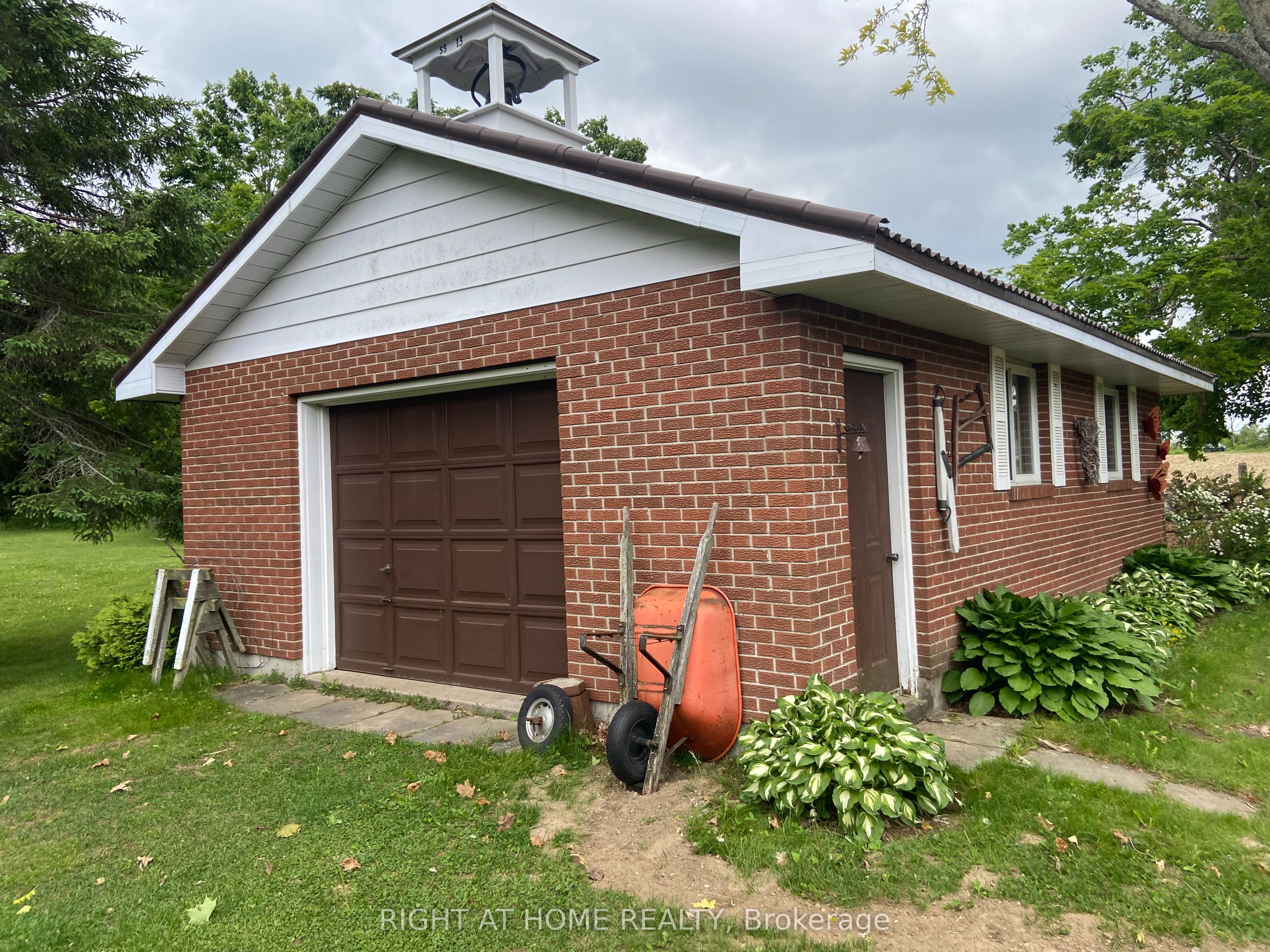 978 15/16 Sideroad Property Photo 28