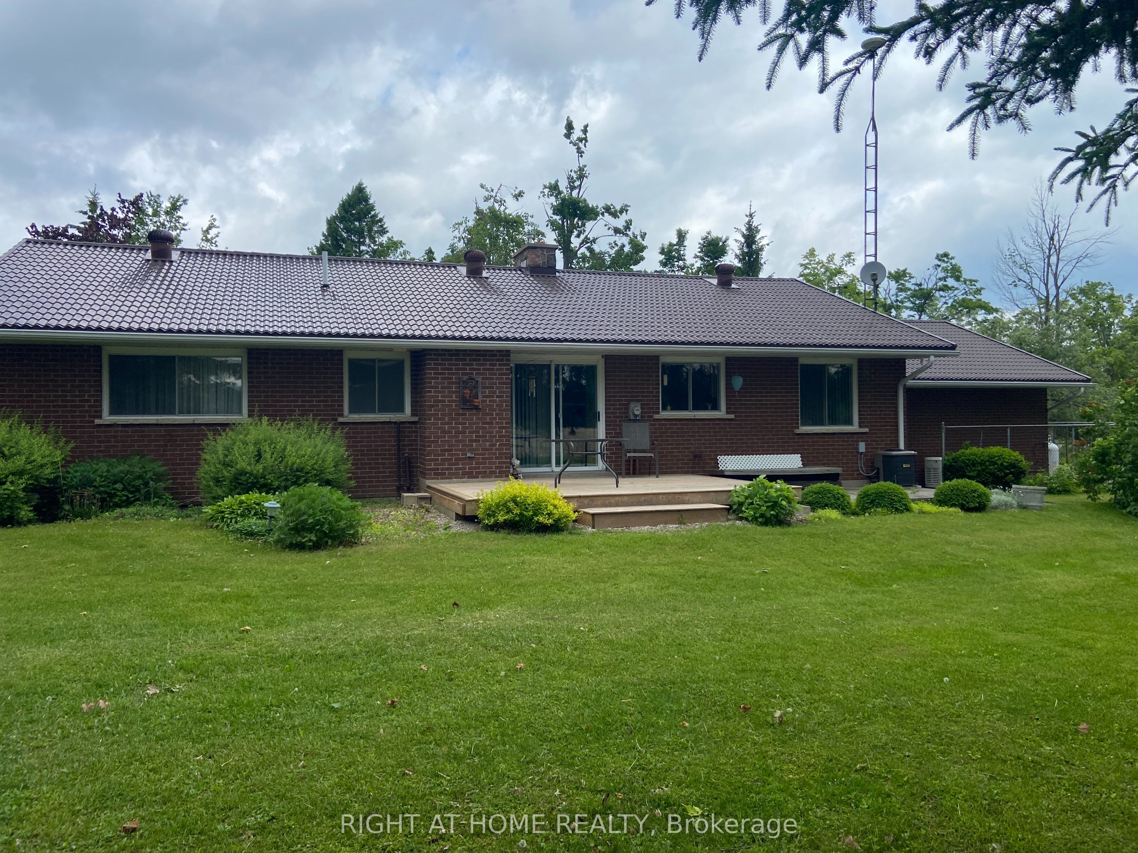 978 15/16 Sideroad Property Photo 30