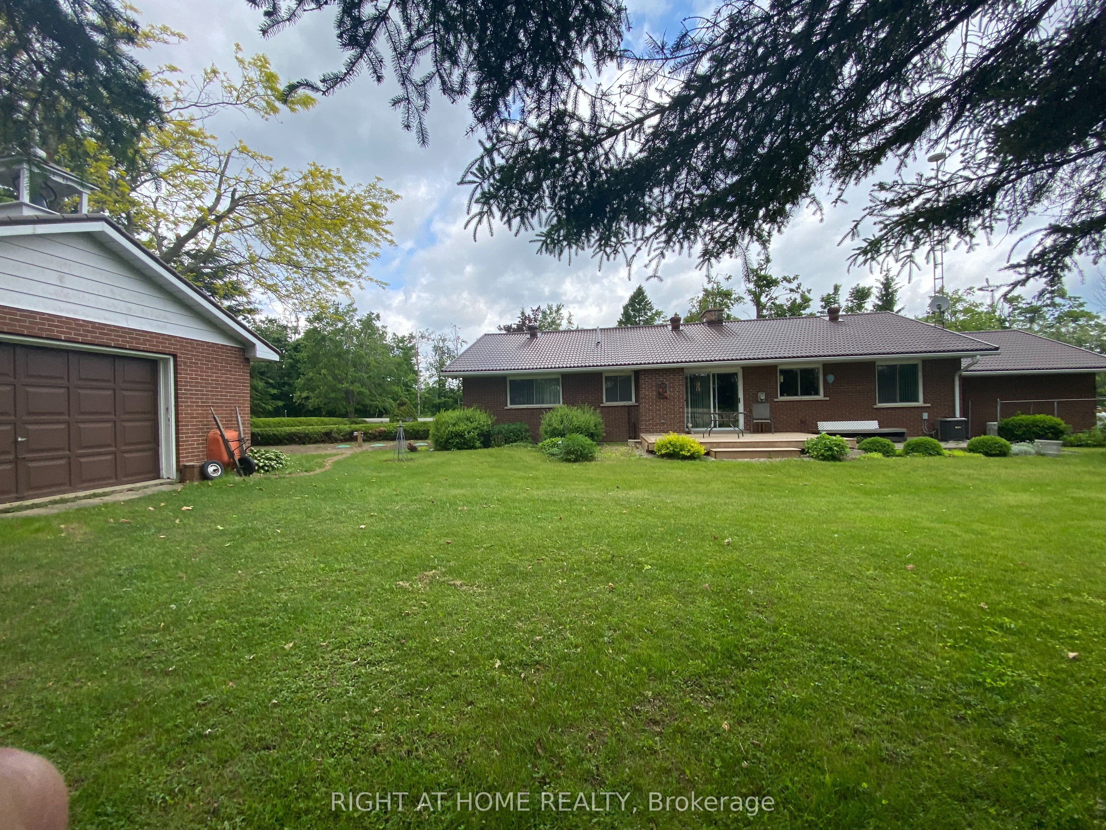 978 15/16 Sideroad Property Photo 31