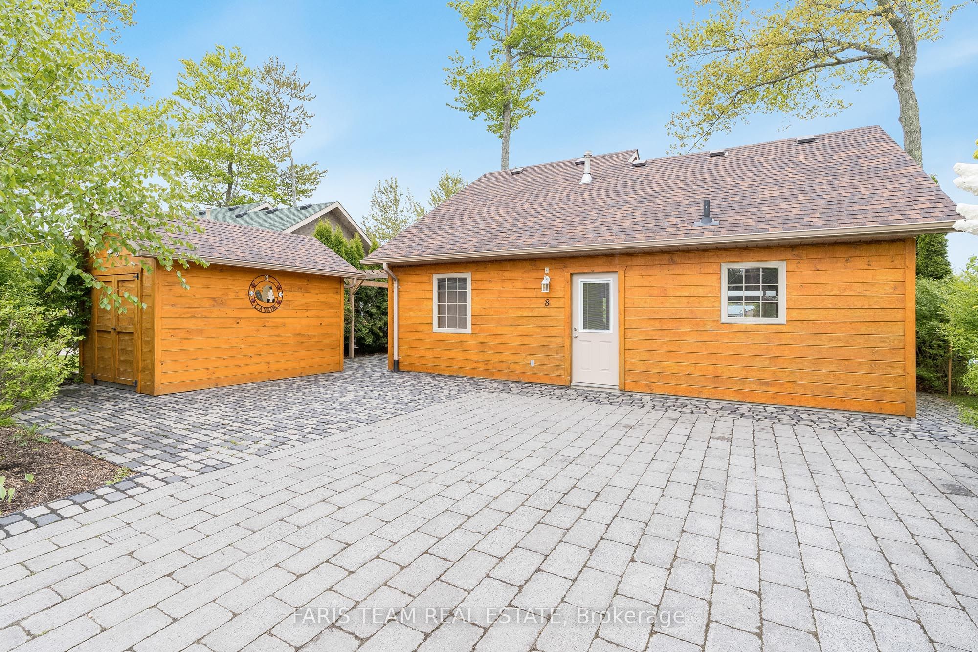 8 Cabin Crescent Property Photo 1