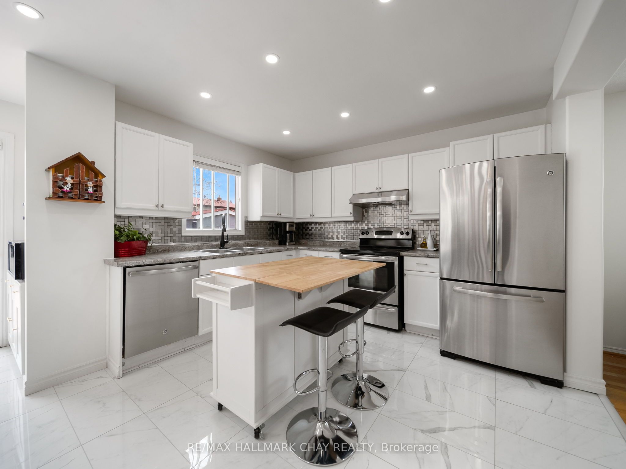 51 Shakespeare Cres Property Photo 12