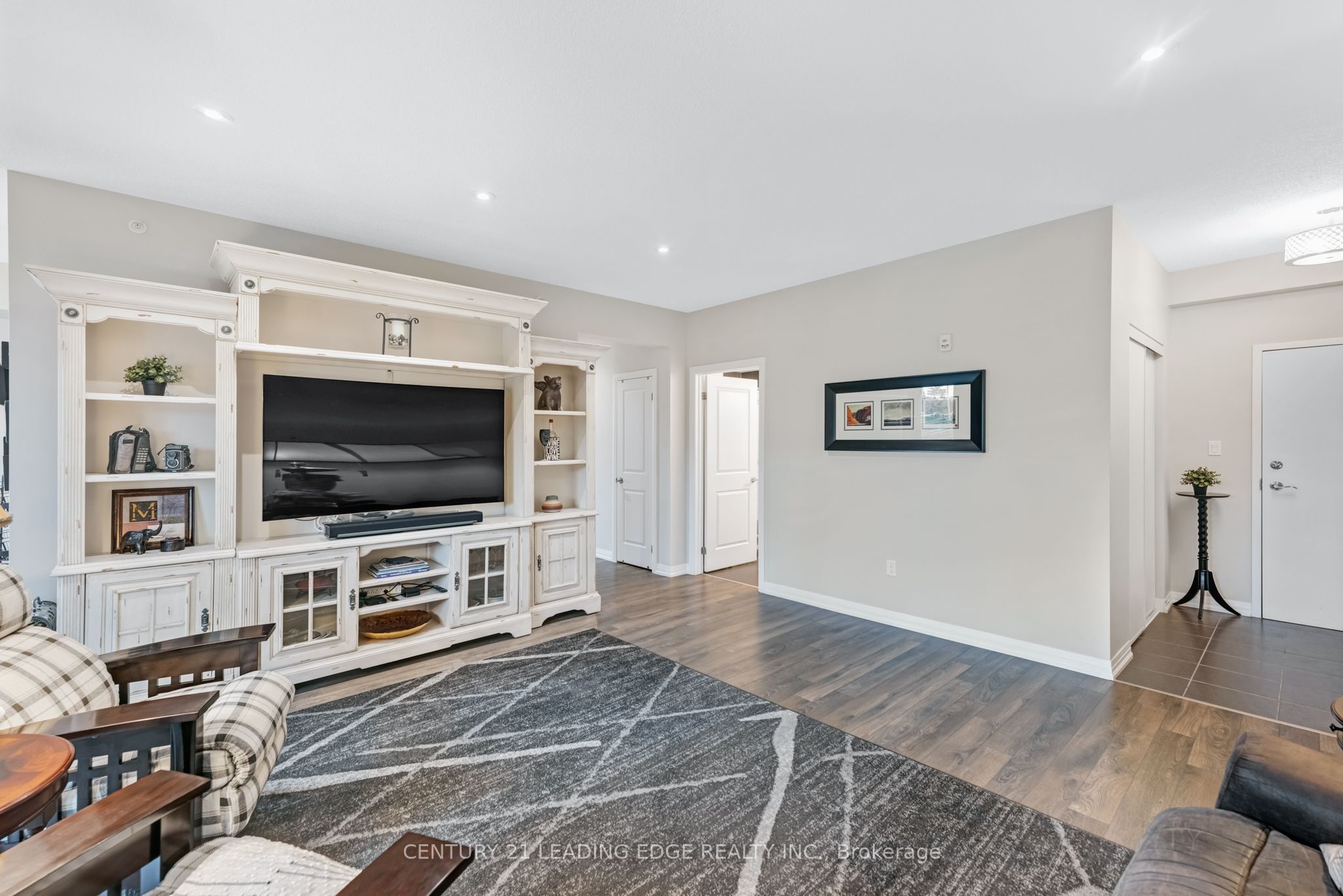 #614 - 306 Essa Road Property Photo 6