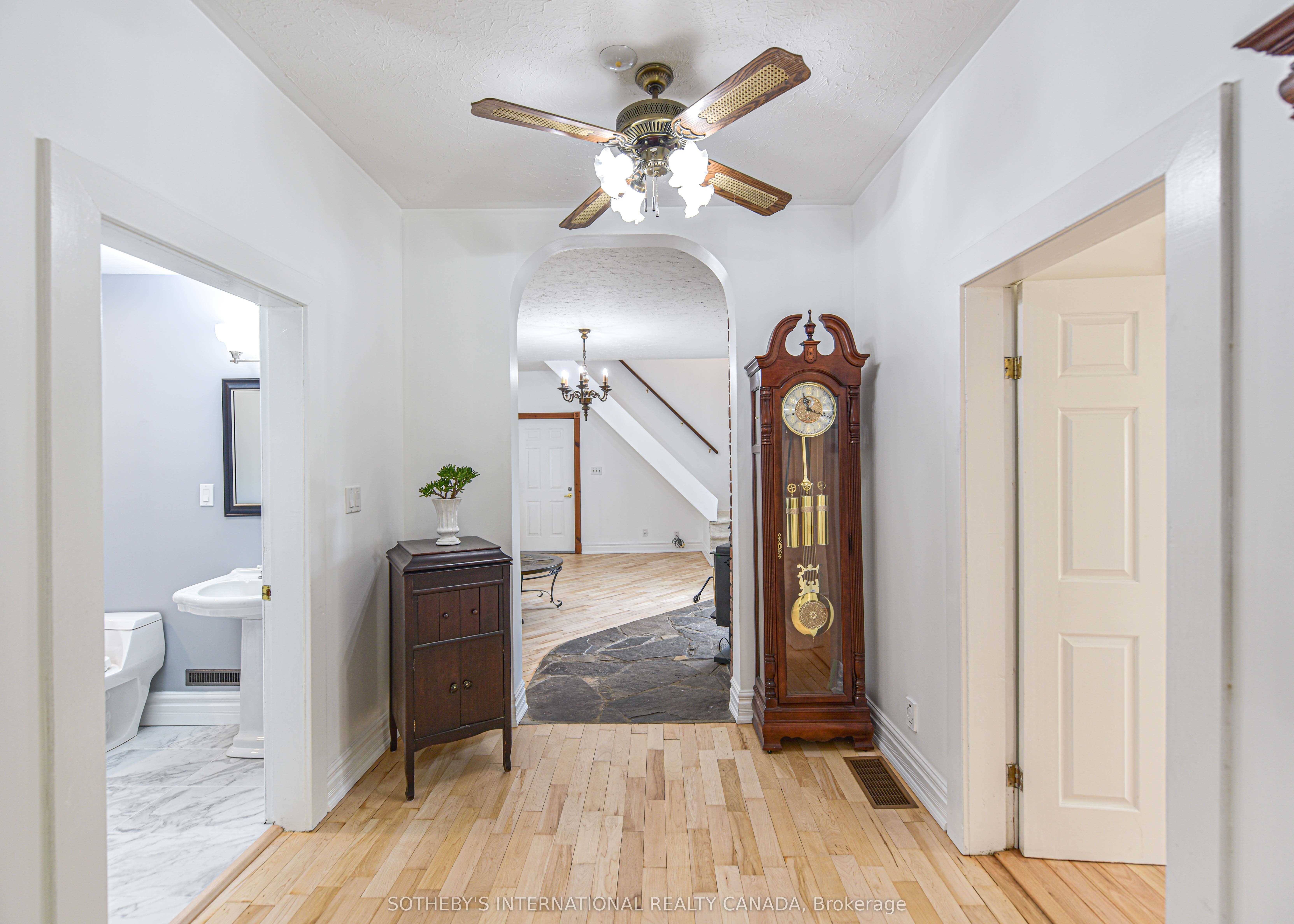 5789 4 Line Property Photo 23