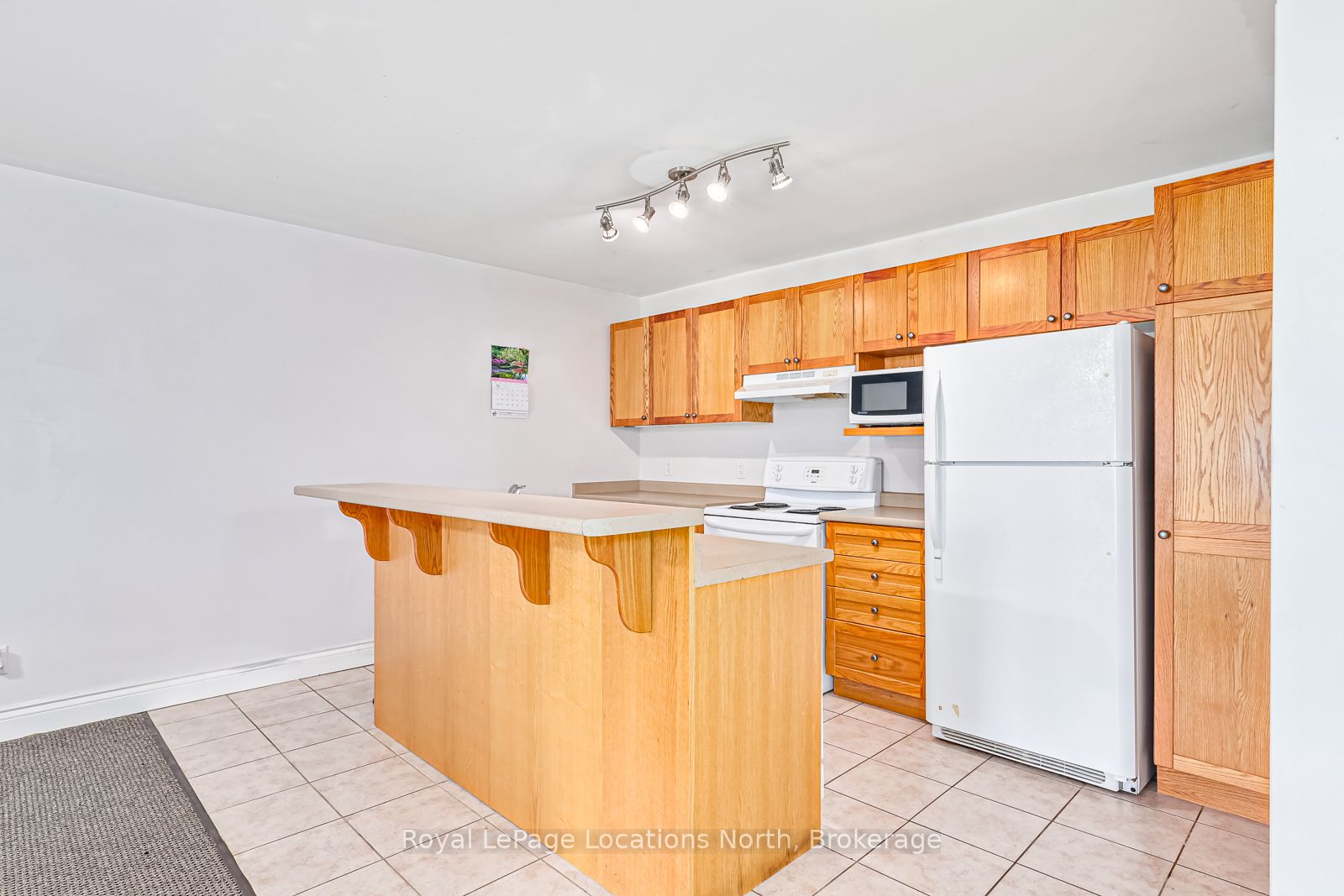 #203 - 435 Walnut Street Property Photo 4