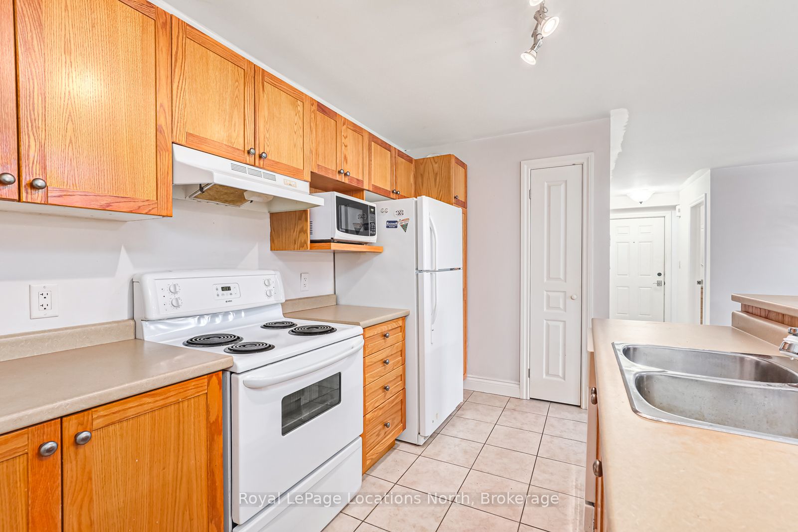 #203 - 435 Walnut Street Property Photo 5