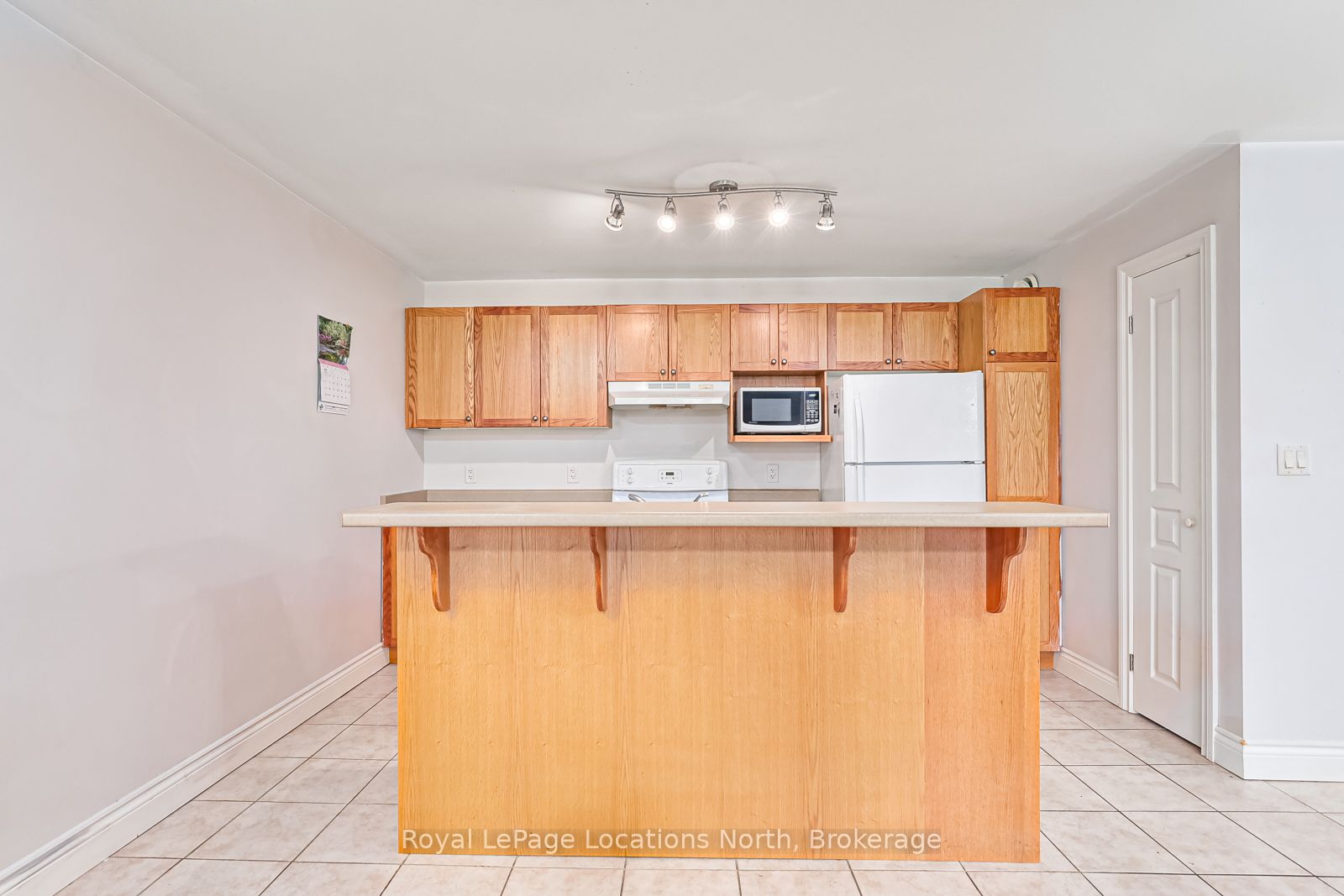 #203 - 435 Walnut Street Property Photo 6