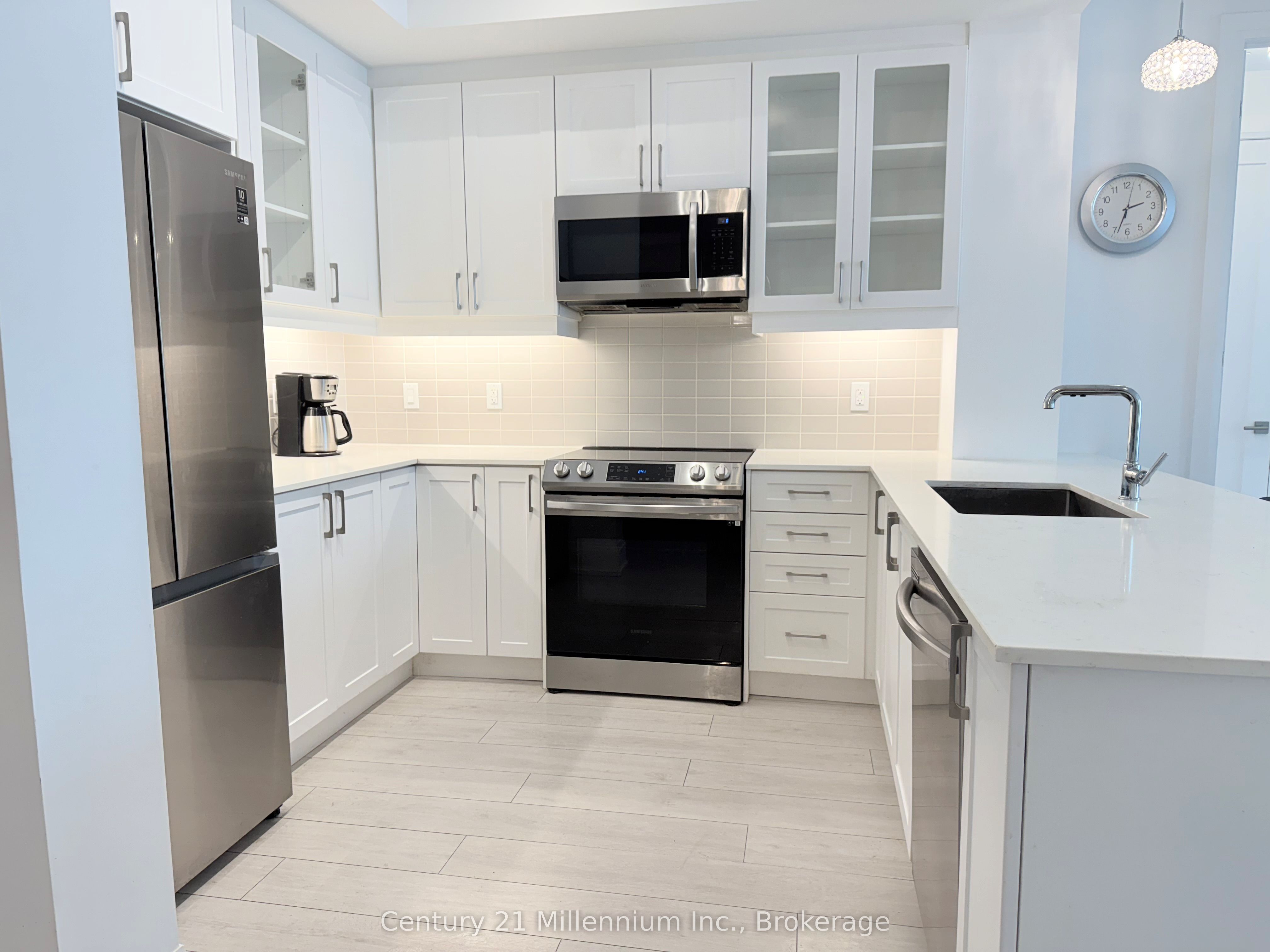 #208 - 1 Hume Street Property Photo 4