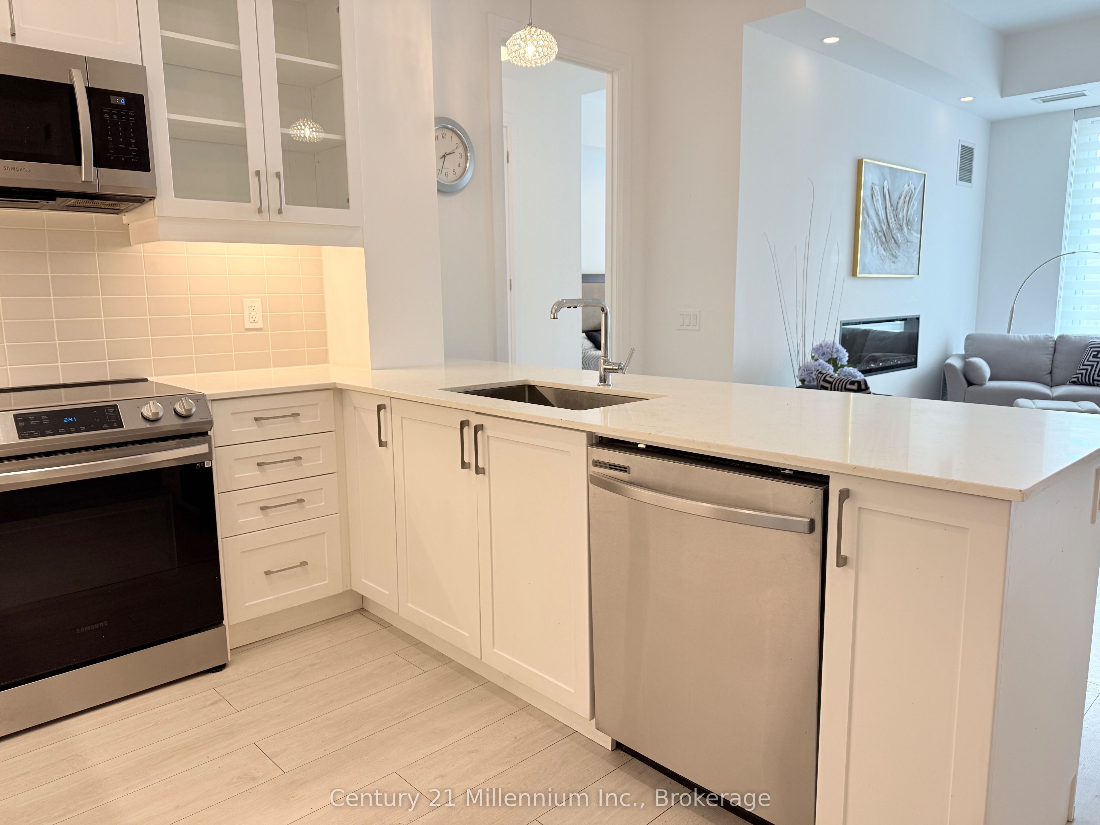 #208 - 1 Hume Street Property Photo 5