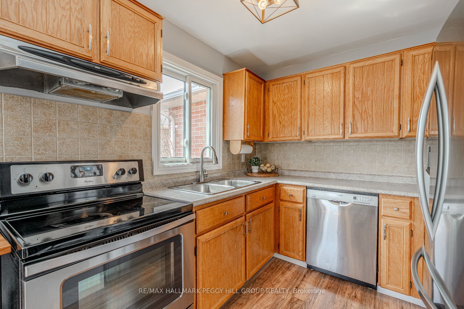 40 Grasett Cres Property Photo 3