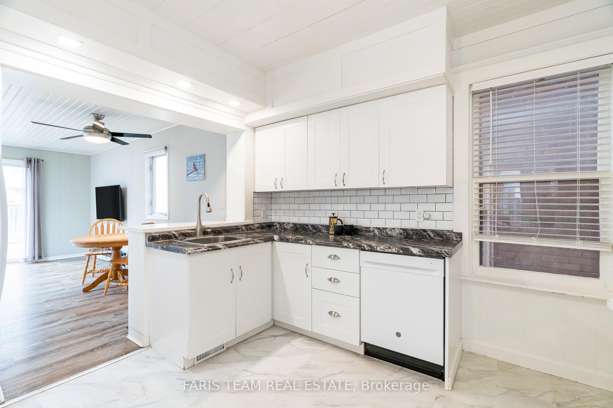 164 Jarvis St Property Photo 3