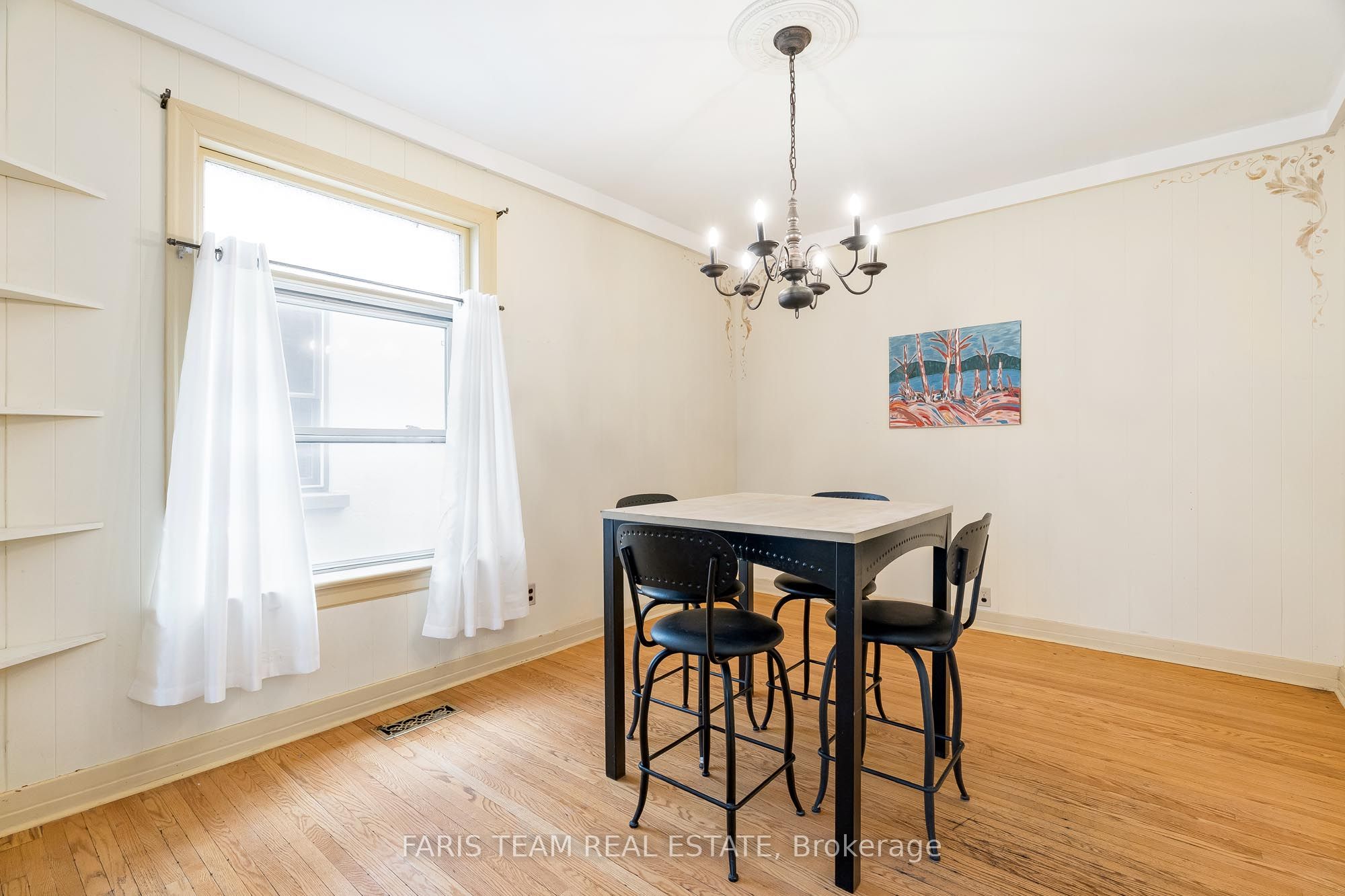 164 Jarvis St Property Photo 6