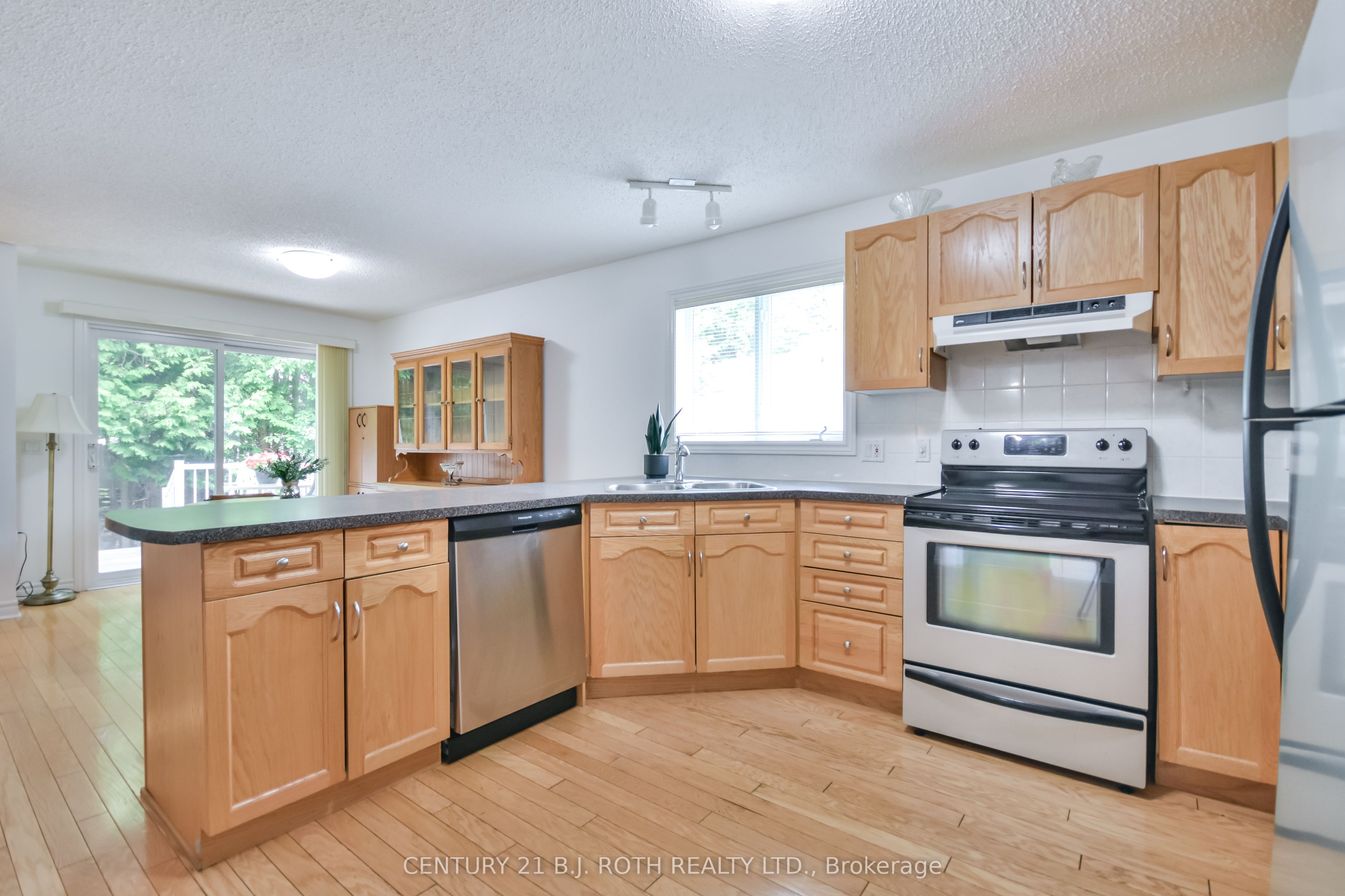 97 Pennsylvania Ave Property Photo 7