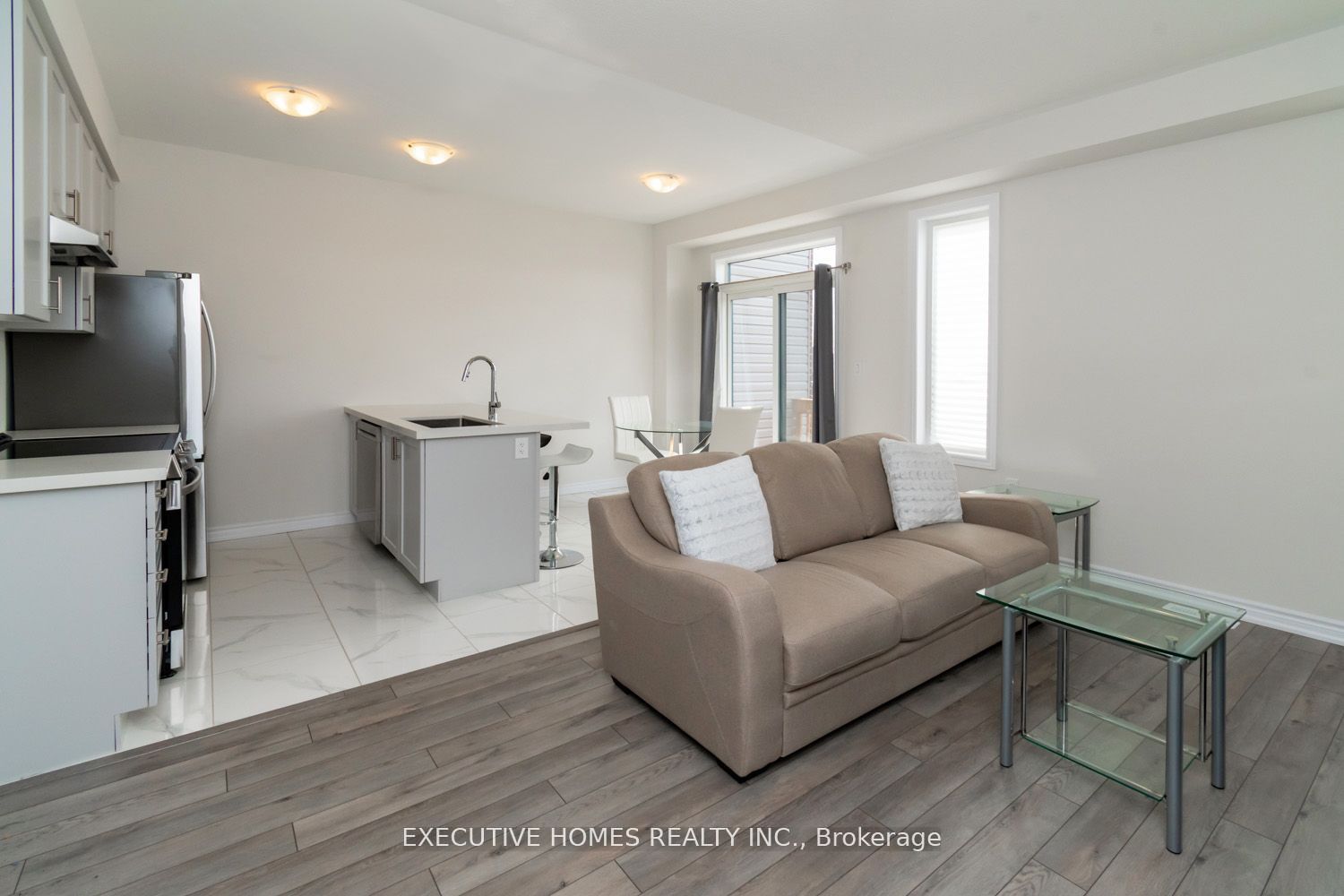 15 Rochester Drive Property Photo 6