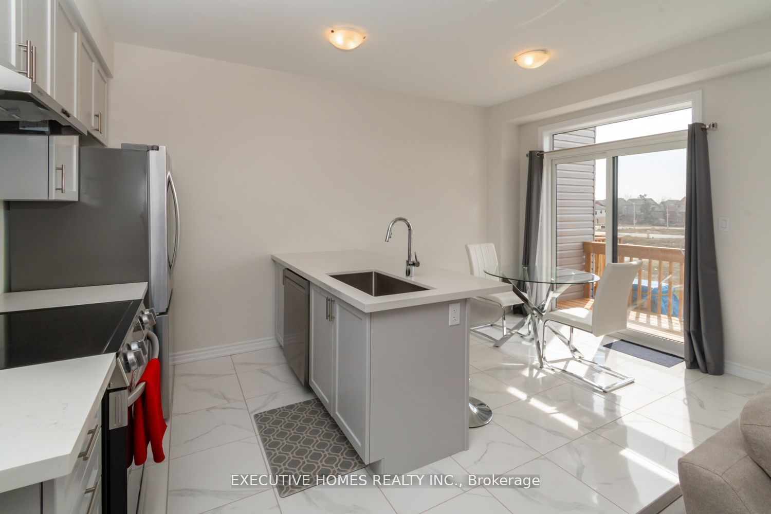 15 Rochester Drive Property Photo 10