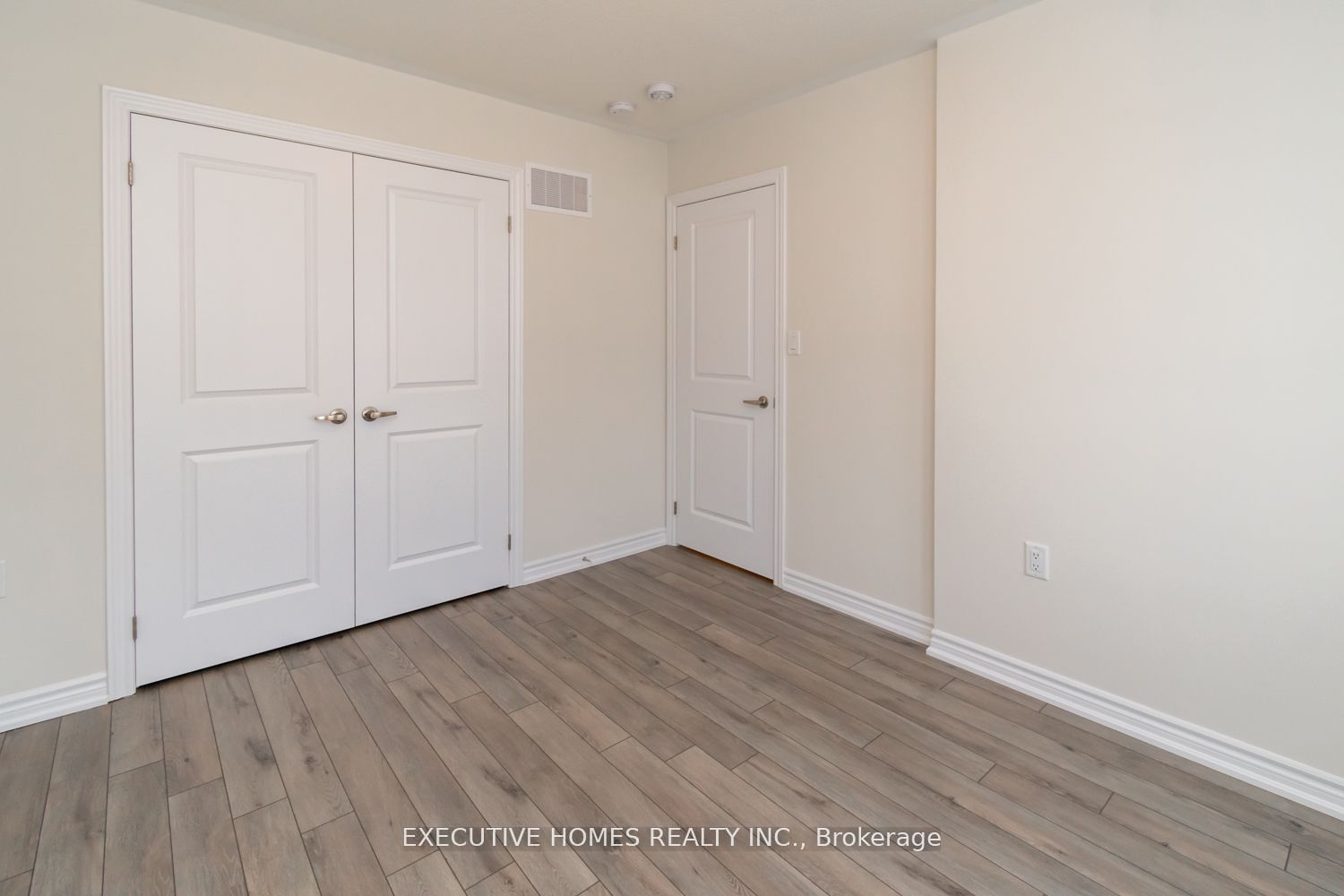 15 Rochester Drive Property Photo 21