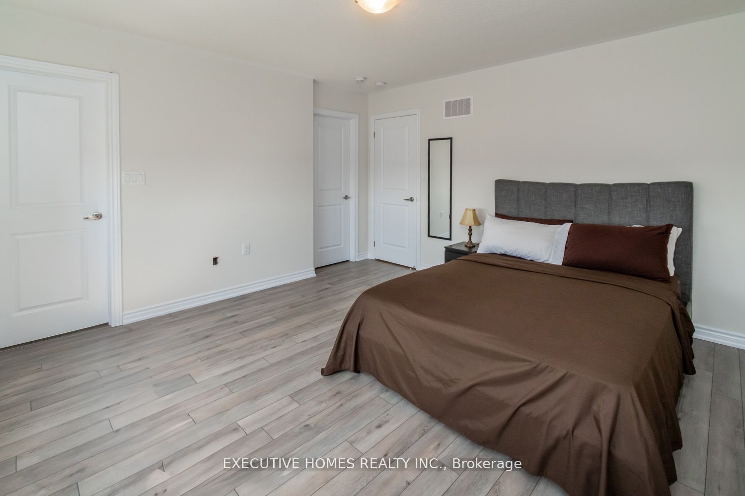 15 Rochester Drive Property Photo 25