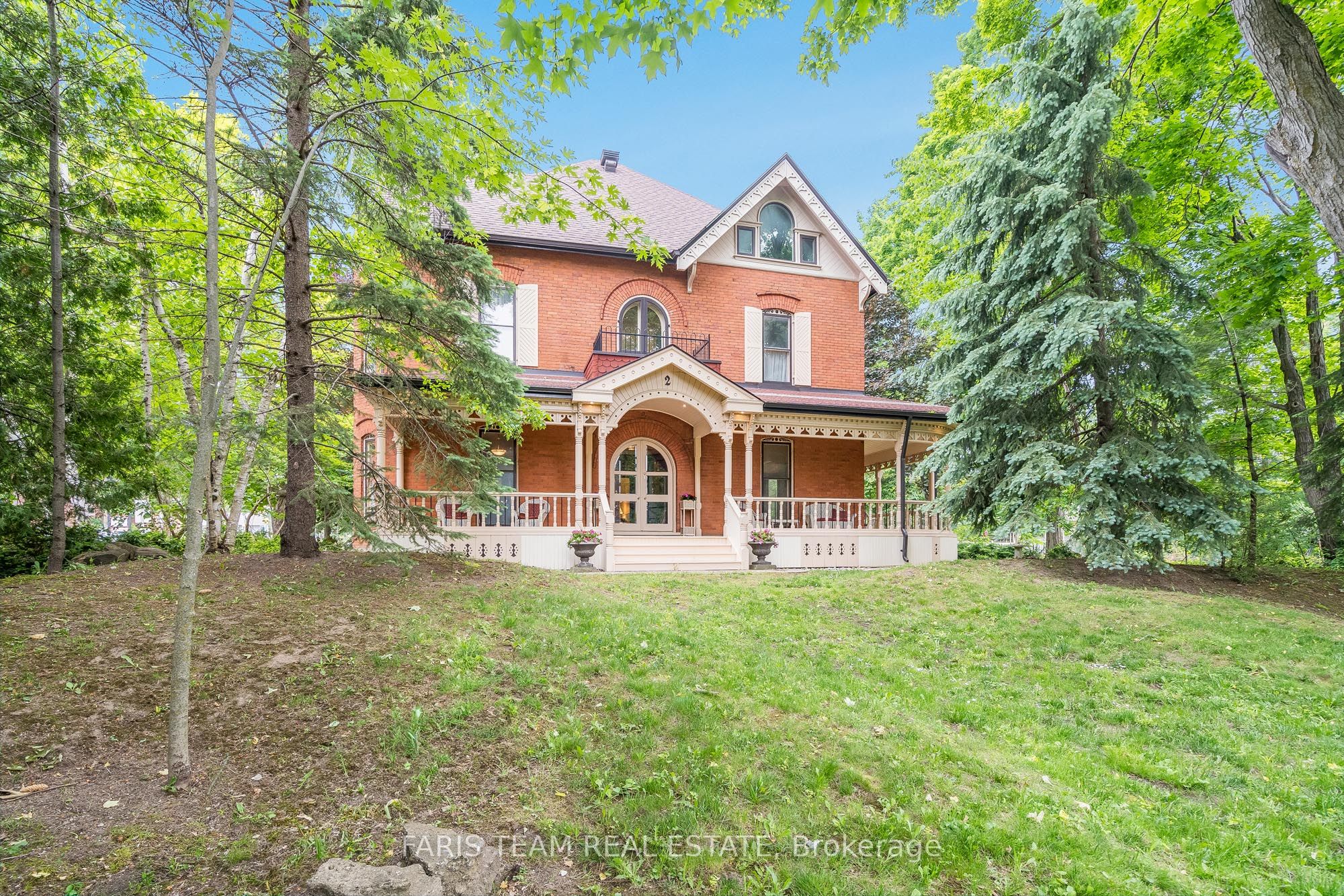 136 West Street N Property Photo 1