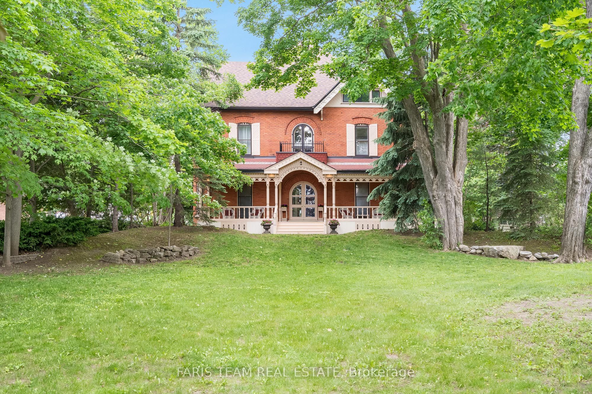 136 West Street N Property Photo 3