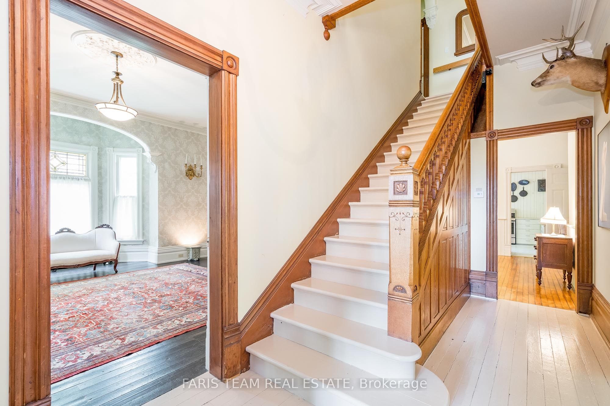 136 West Street N Property Photo 5